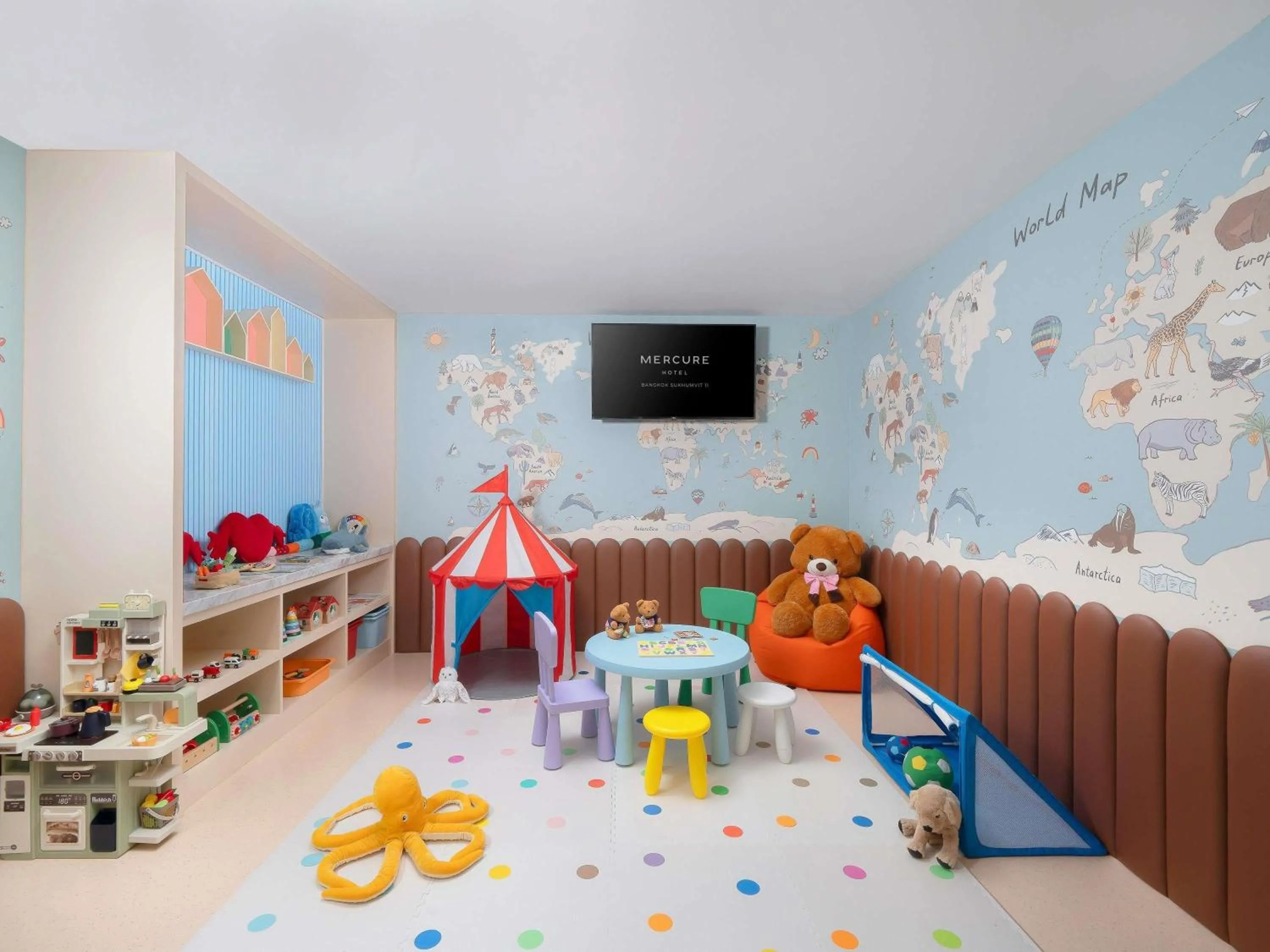 Property building in Mercure Bangkok Sukhumvit 11