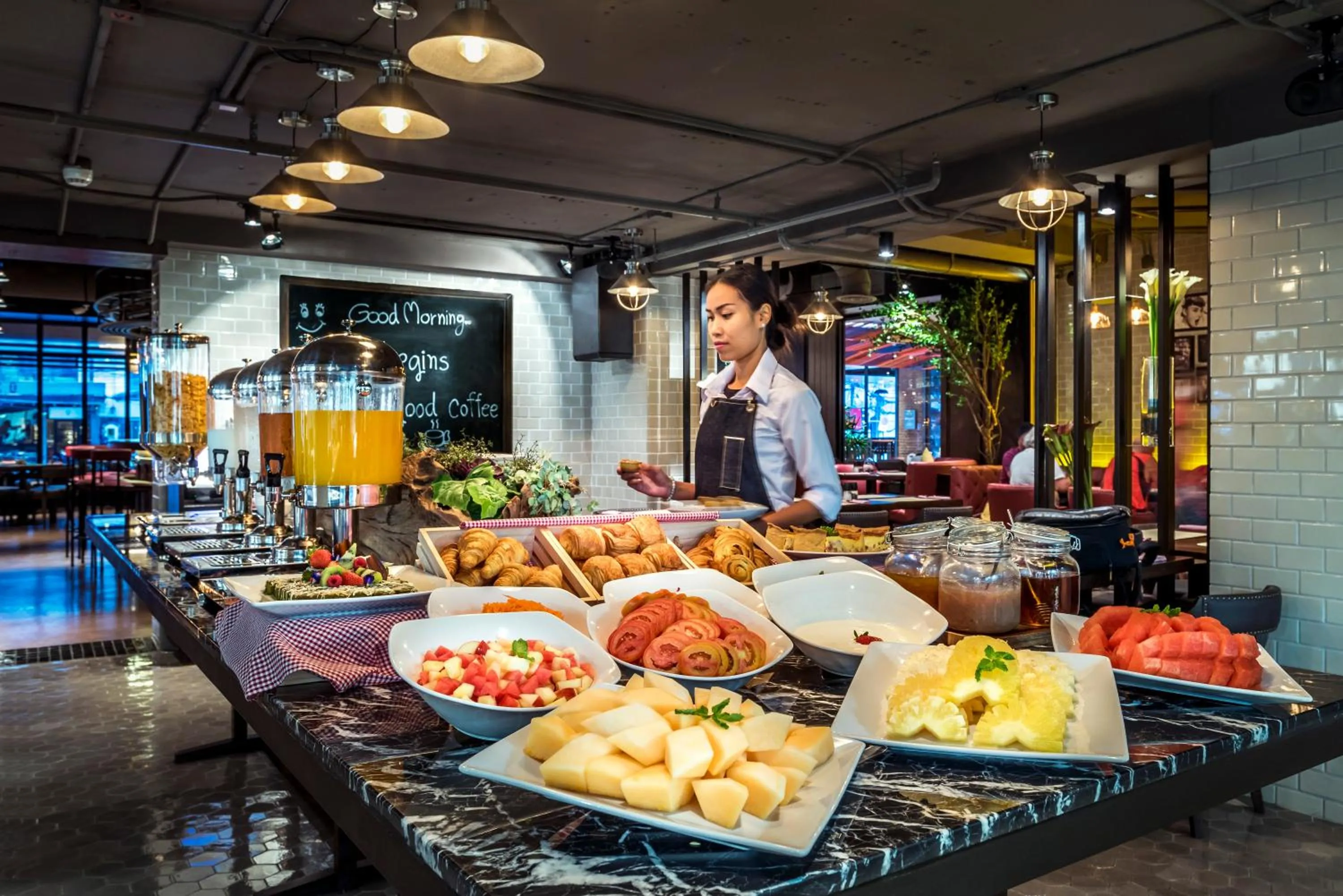 Restaurant/places to eat in Mercure Bangkok Sukhumvit 11