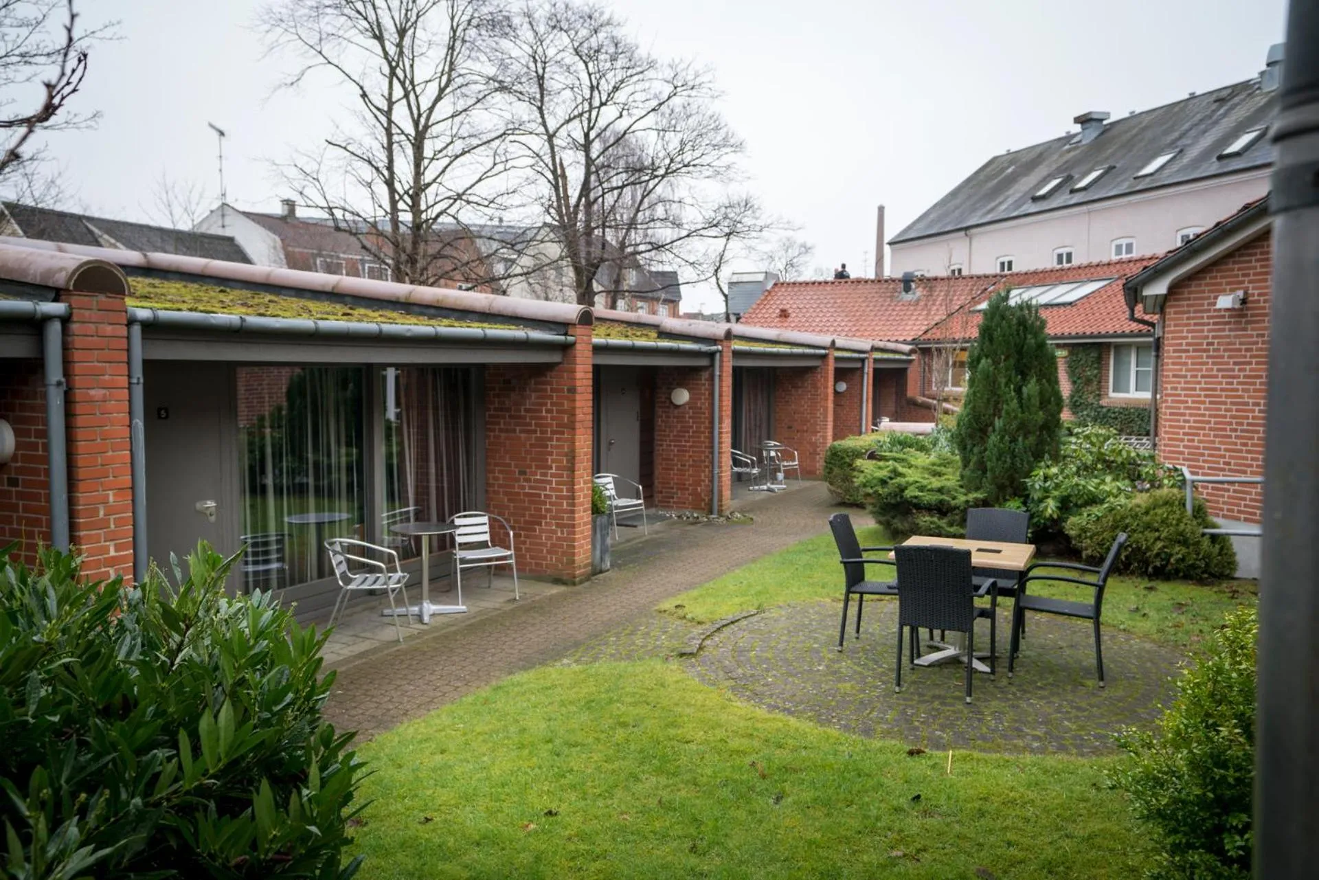 Garden, Property Building in Hotel Ry