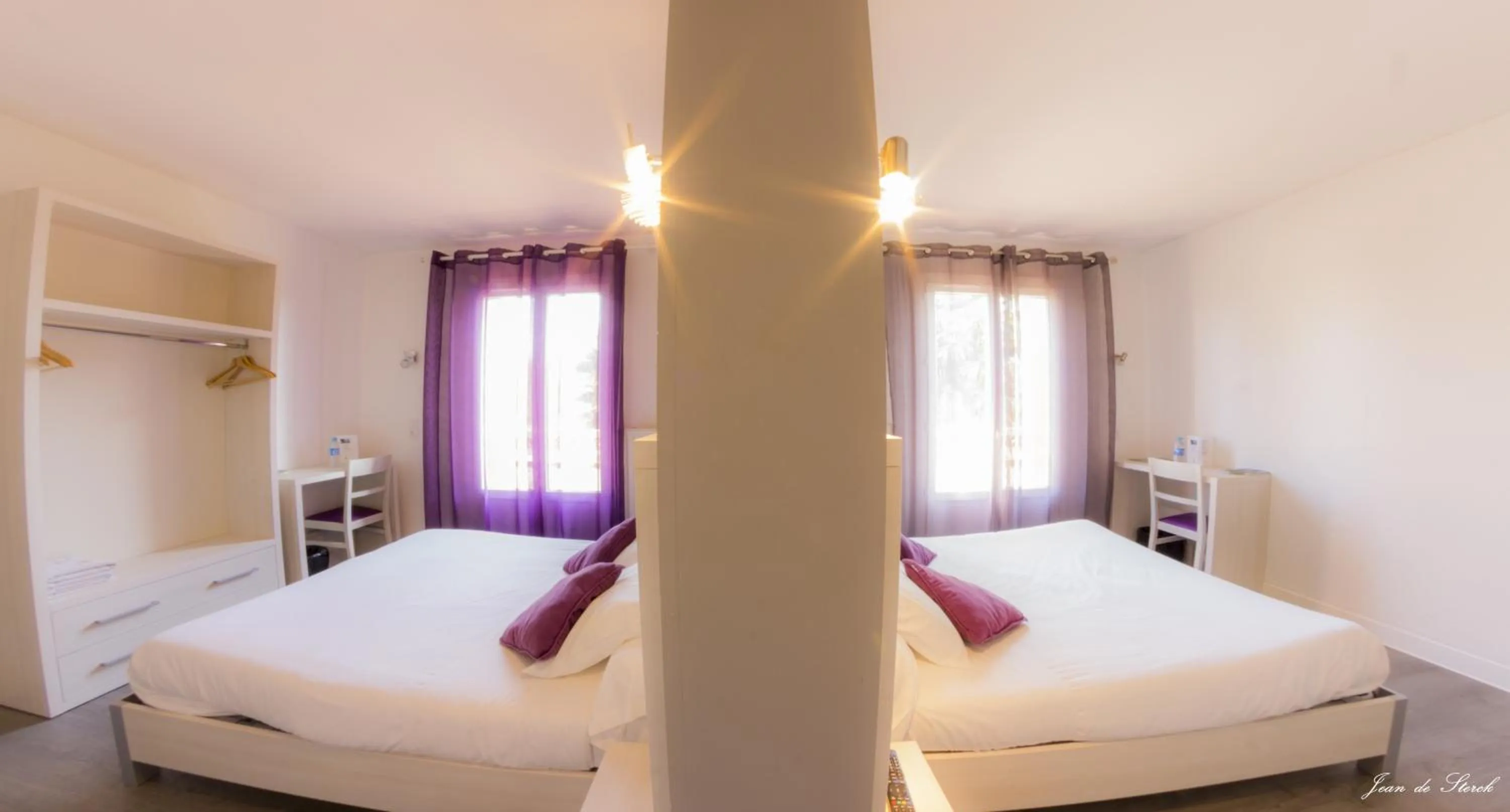 Bed in Logis Hôtel Le pont d'Arcole