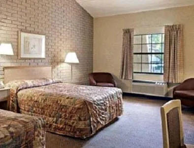 Bed in La Casa Inn and Suites