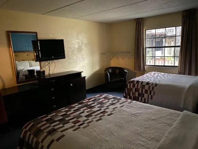 Bed in La Casa Inn and Suites