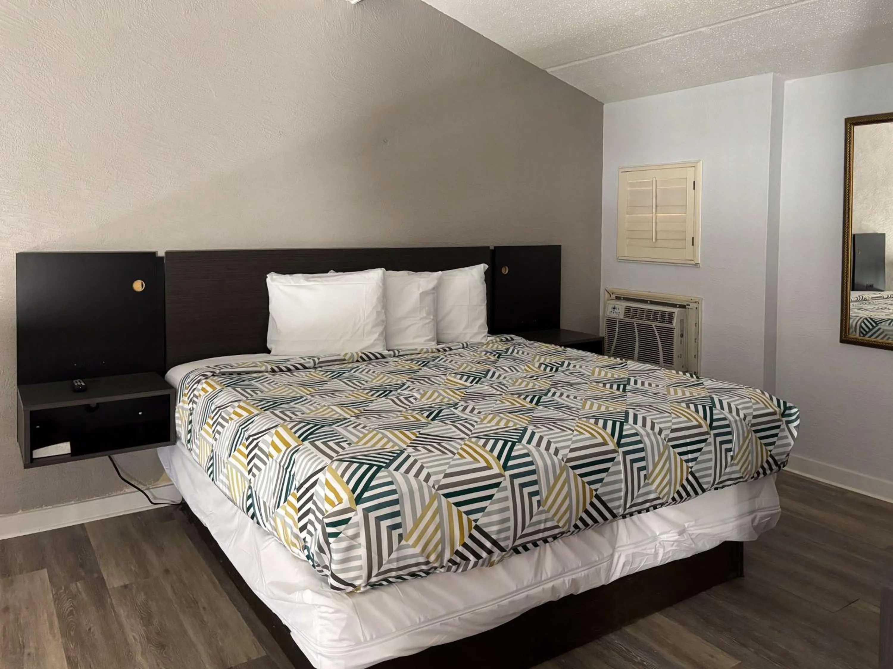 Bedroom, Bed in La Casa Inn and Suites