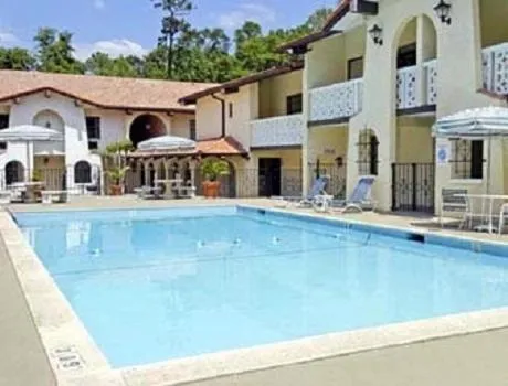 Swimming Pool in La Casa Inn and Suites