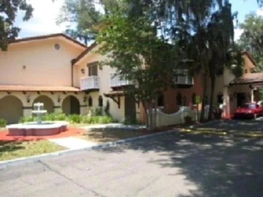 Facade/entrance, Property Building in La Casa Inn and Suites