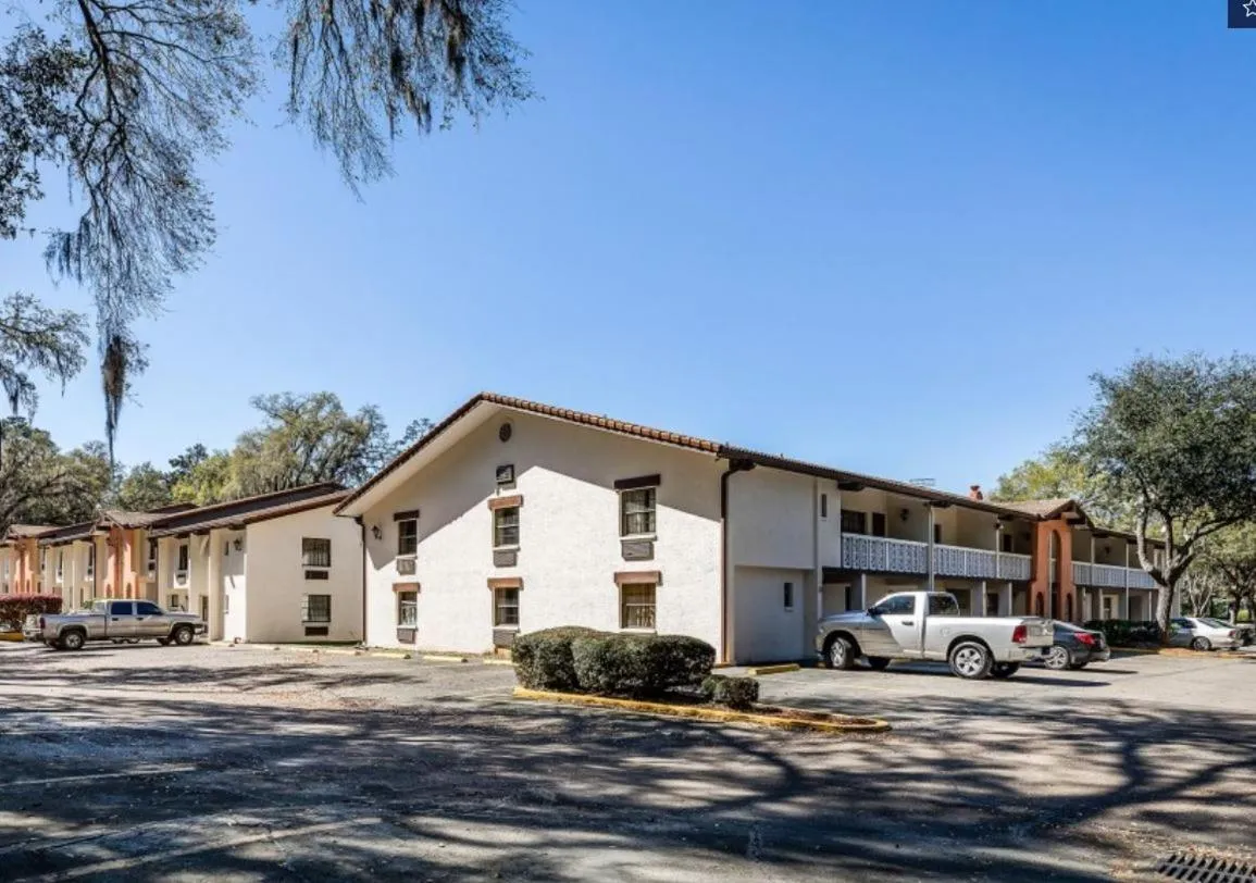 Property Building in La Casa Inn and Suites