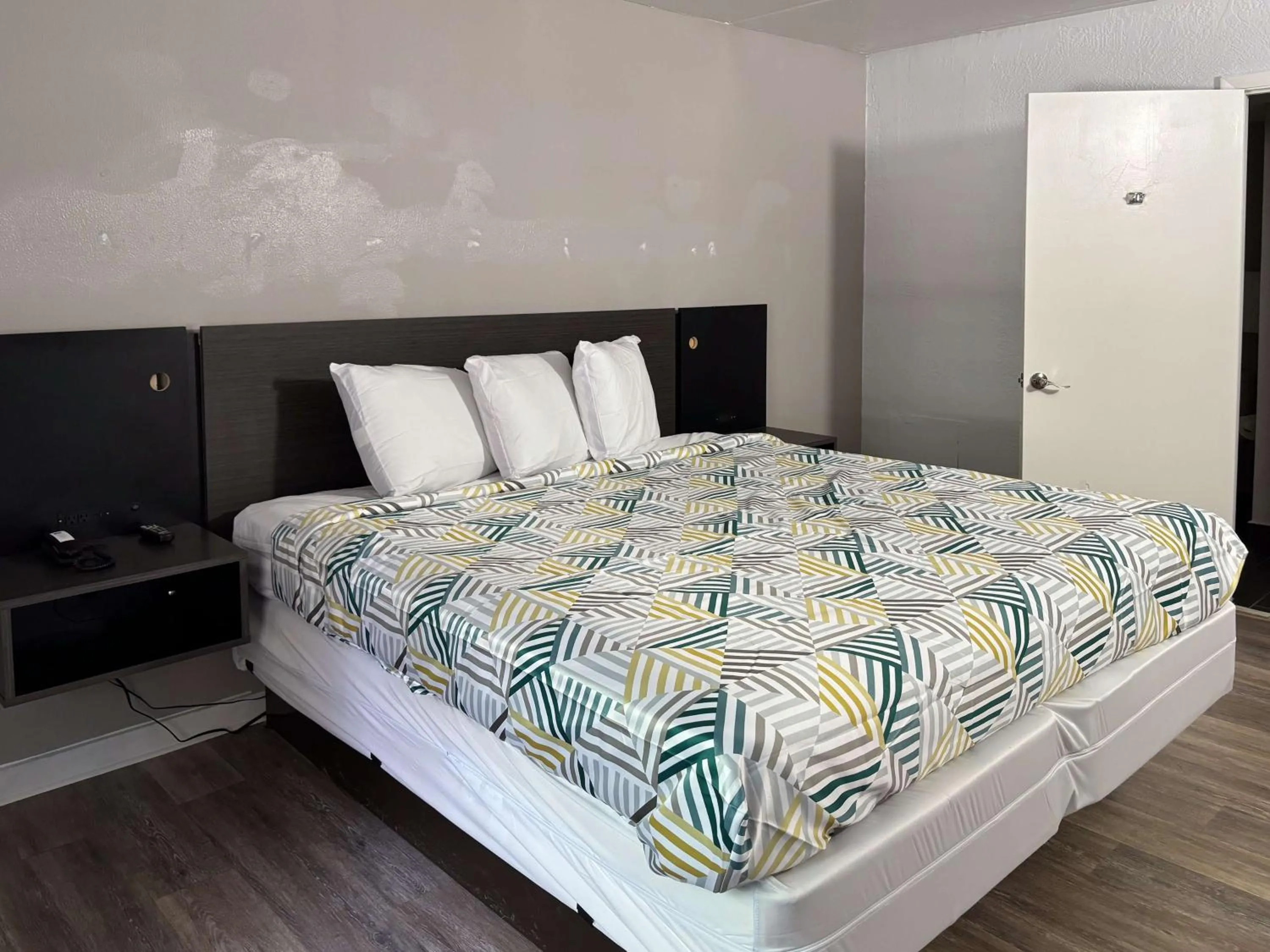 Bedroom, Bed in La Casa Inn and Suites