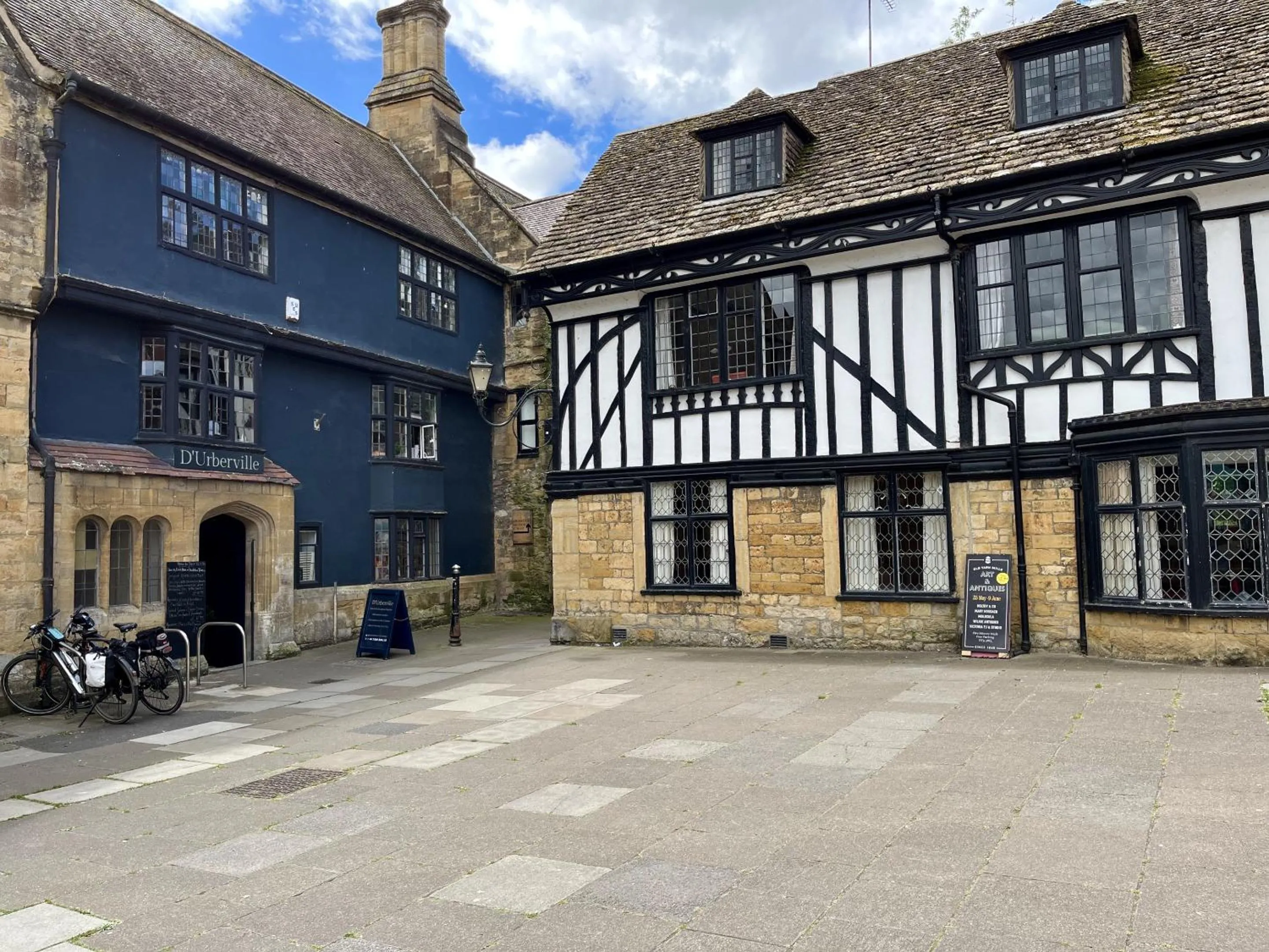 Neighbourhood in Priors Oak - A Cosy Studio with Countryside Views in Dorset