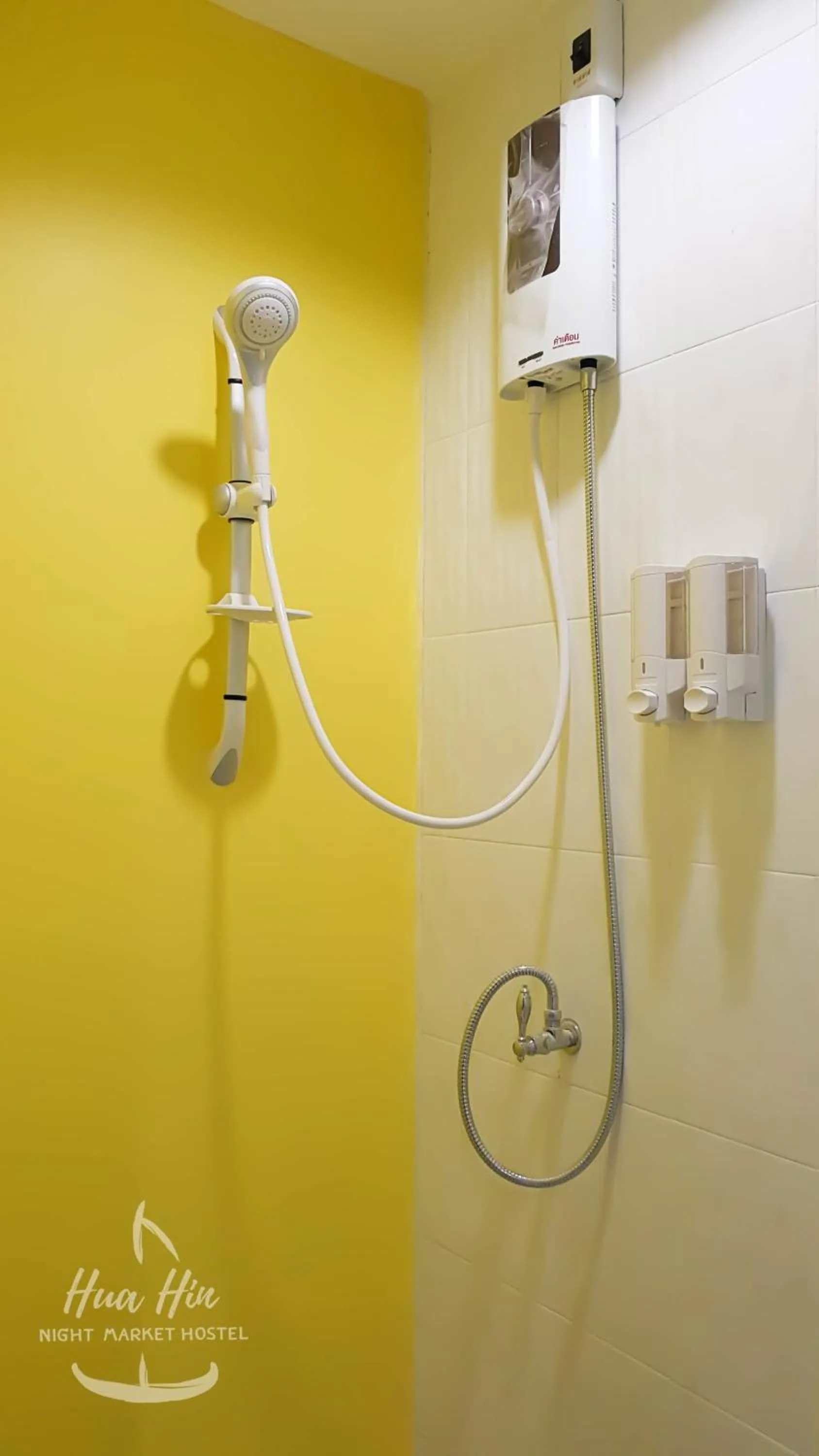 Public Bath in HuaHin Night Market Hostel