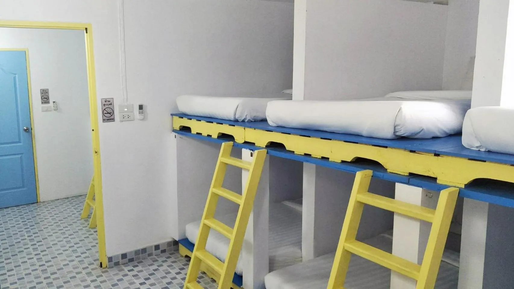 HuaHin Night Market Hostel