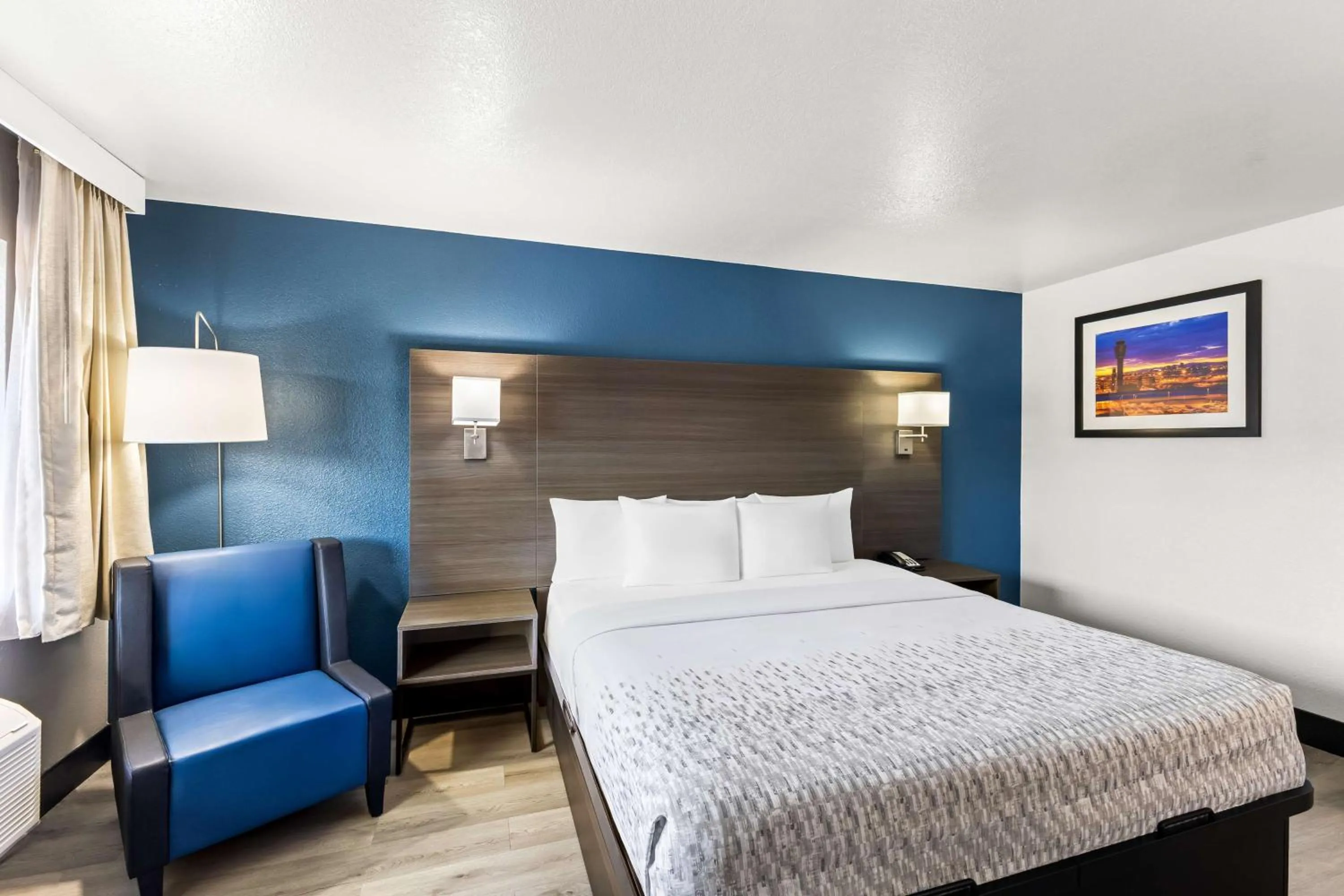 Bed in SureStay Hotel by Best Western Phoenix Airport