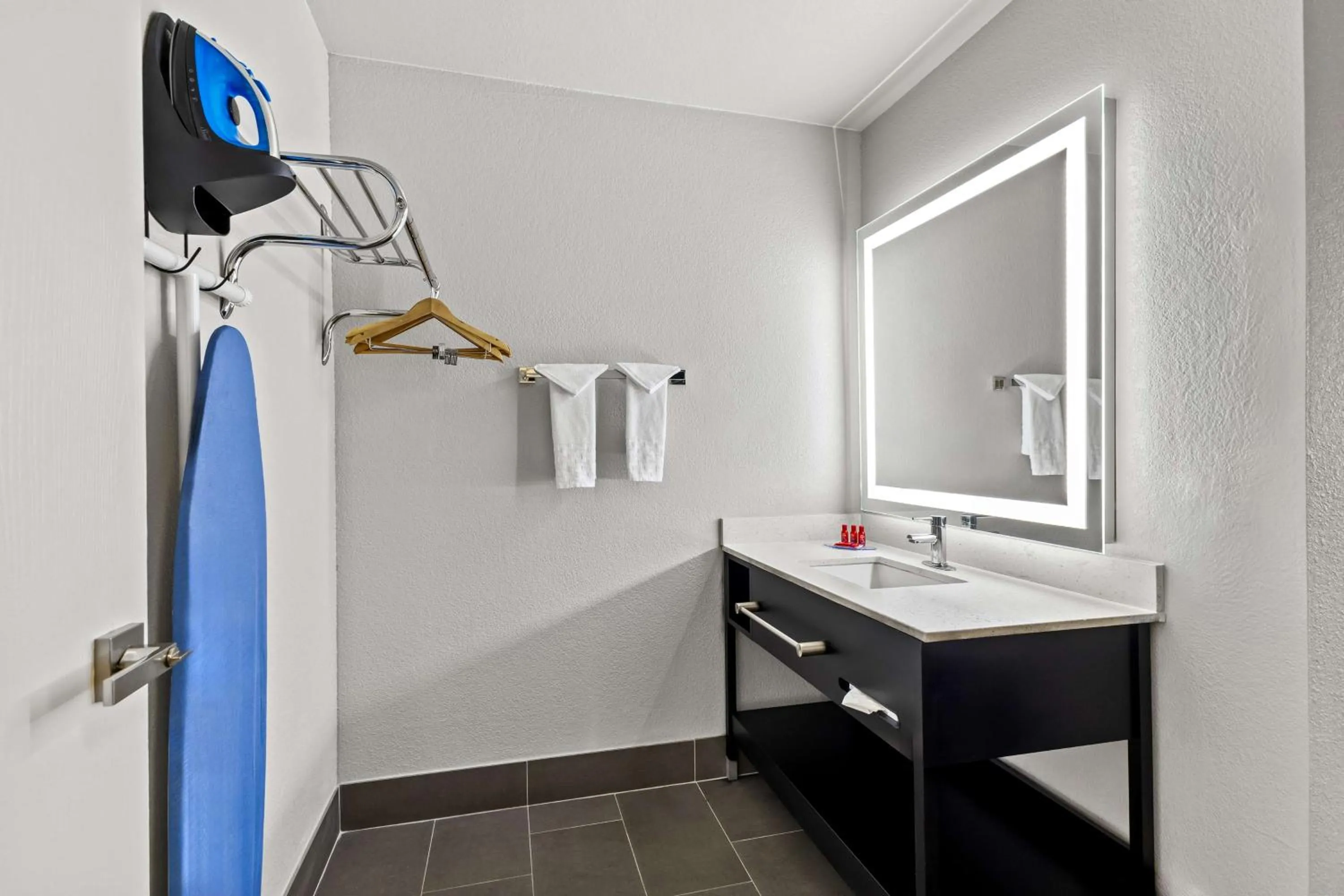 Bathroom in SureStay Hotel by Best Western Phoenix Airport