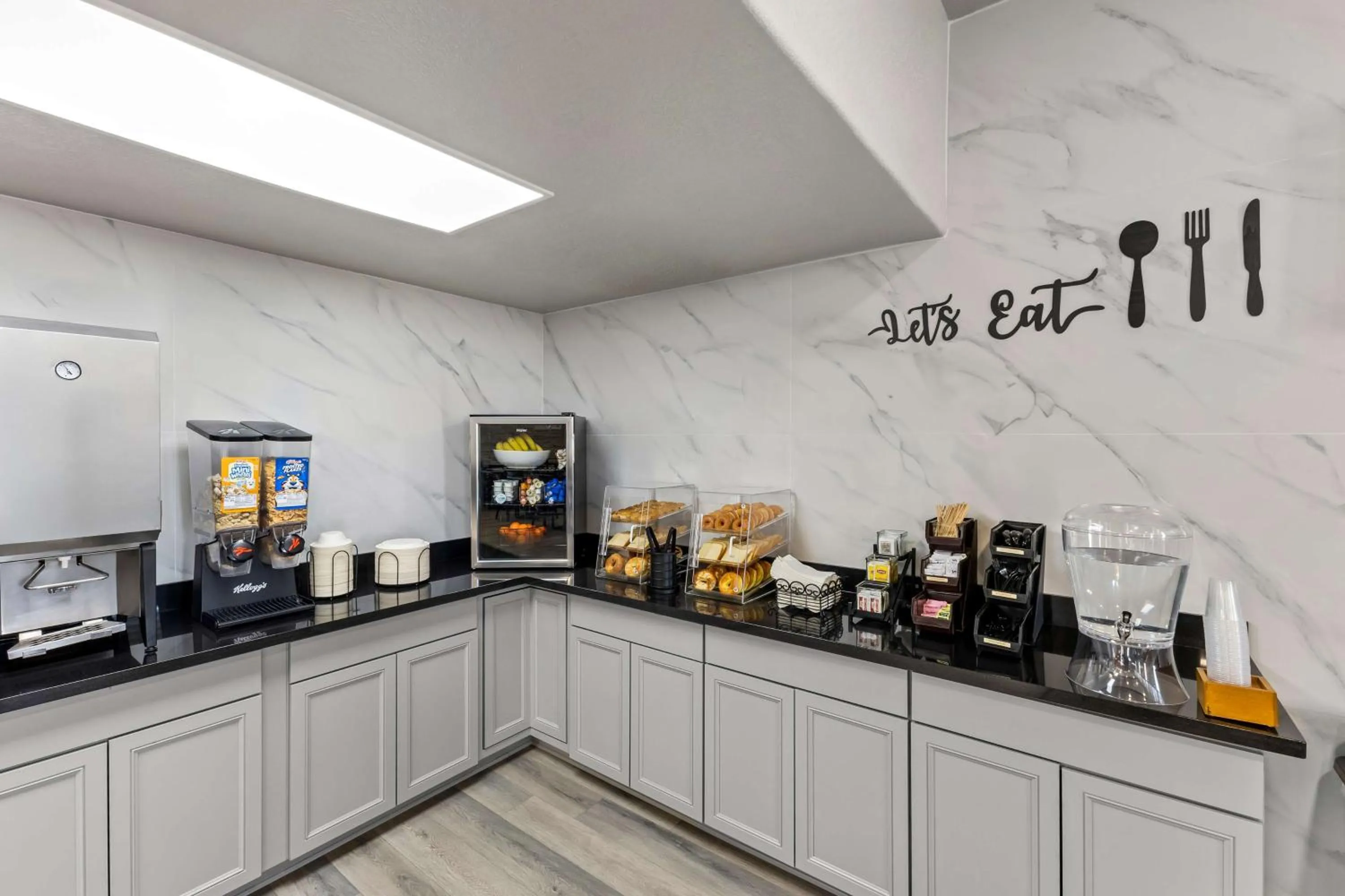 Breakfast in SureStay Hotel by Best Western Phoenix Airport