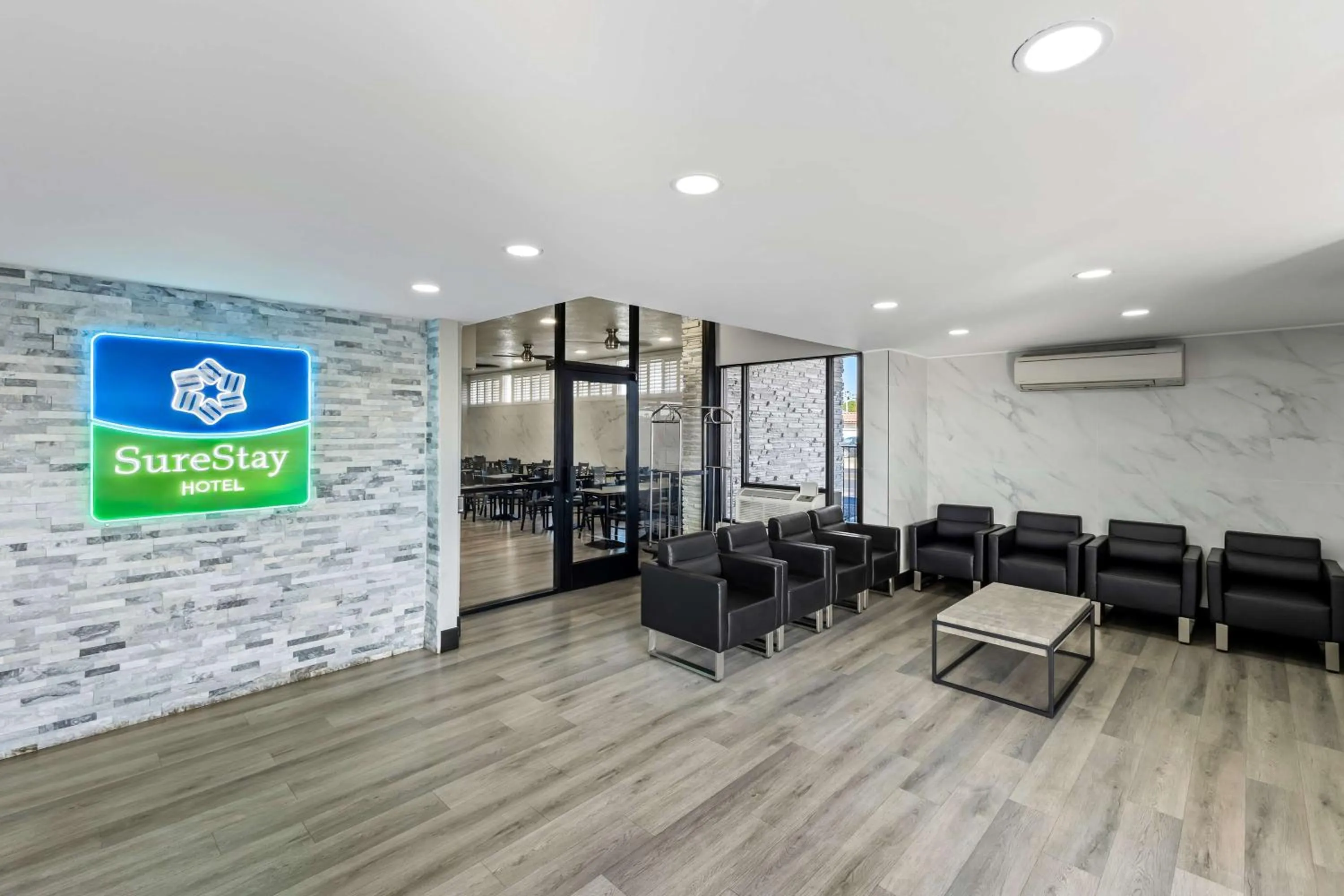 Lobby or reception in SureStay Hotel by Best Western Phoenix Airport