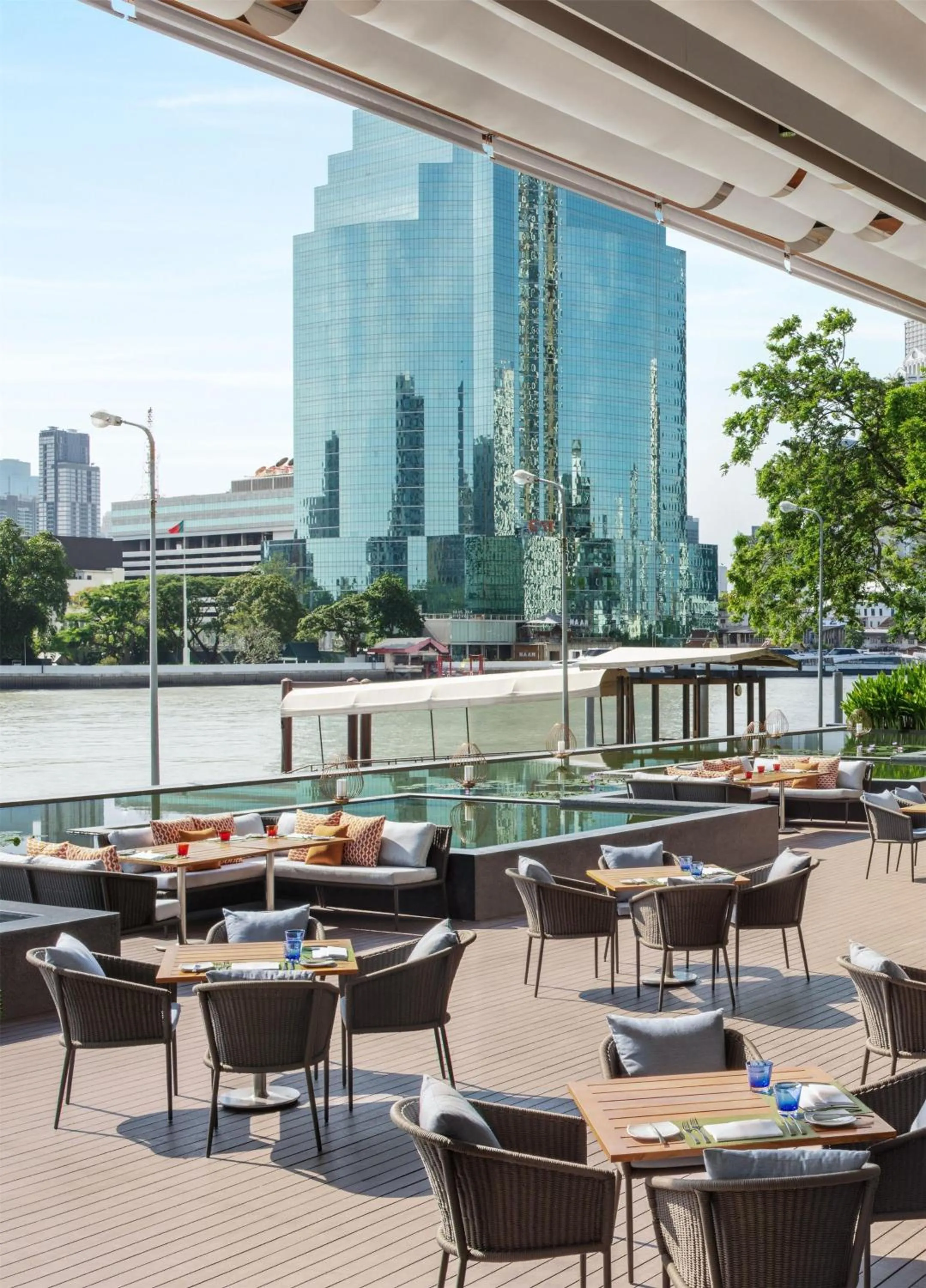 Restaurant/places to eat in Millennium Hilton Bangkok