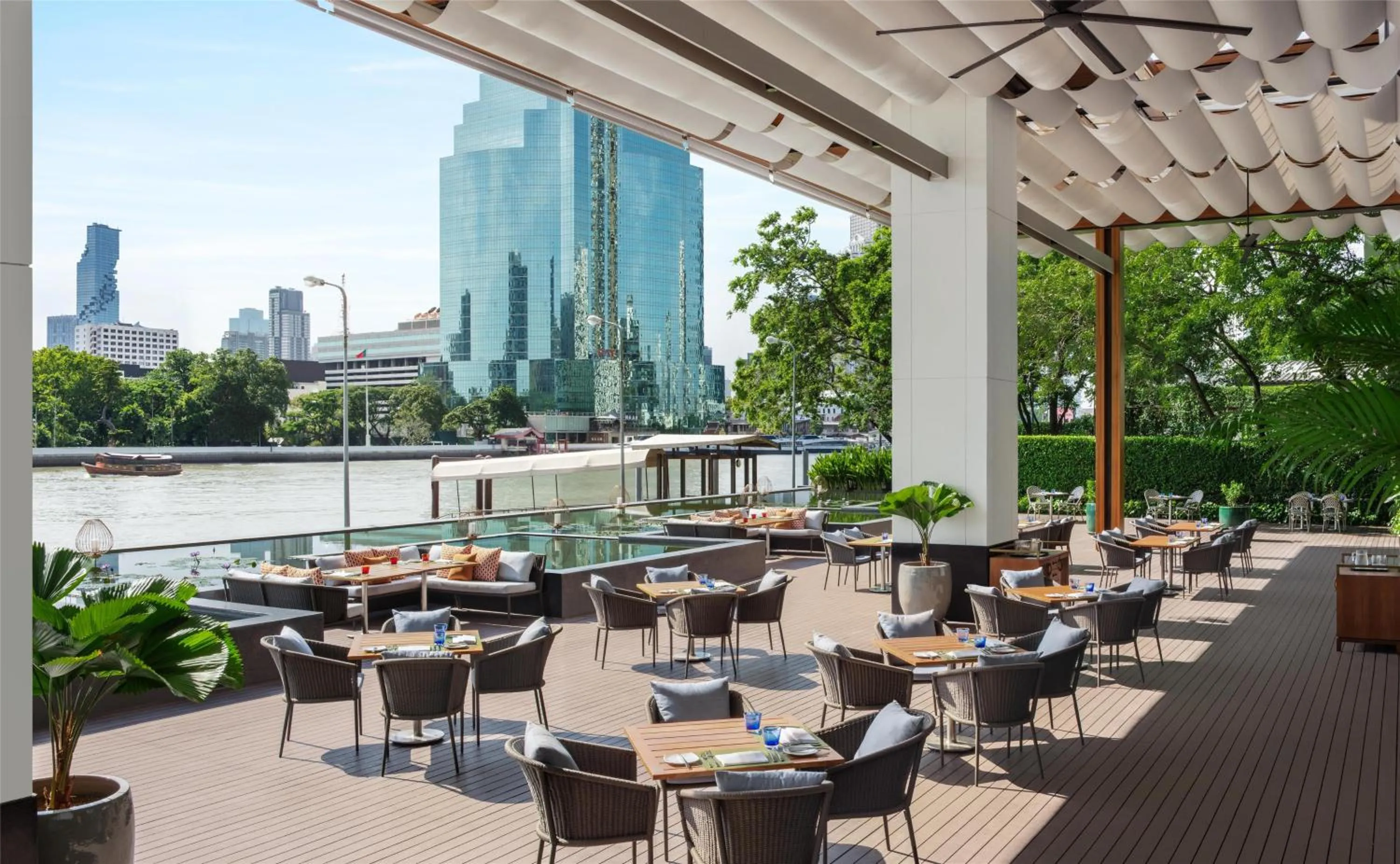 Restaurant/places to eat in Millennium Hilton Bangkok