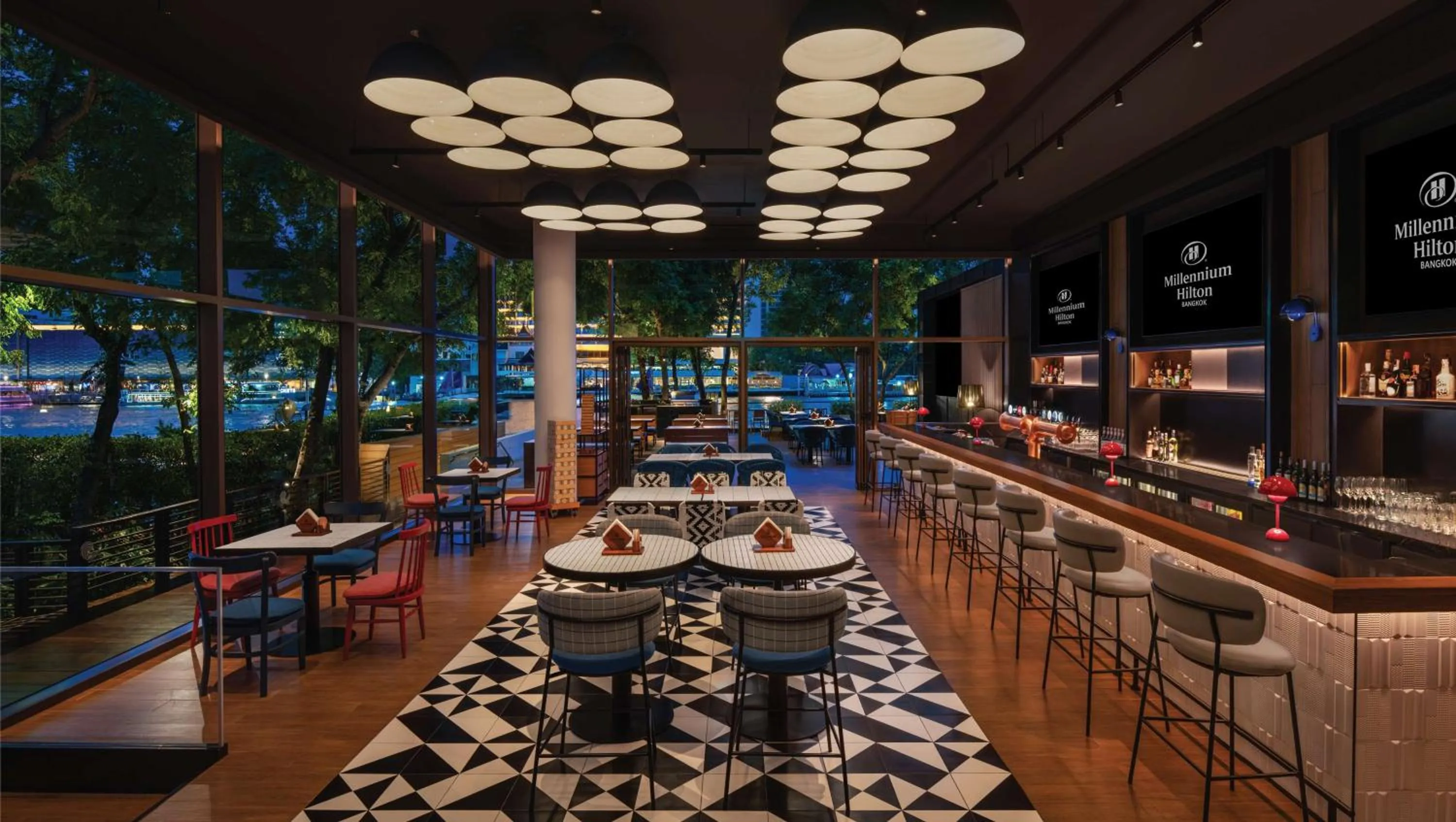 Restaurant/places to eat in Millennium Hilton Bangkok