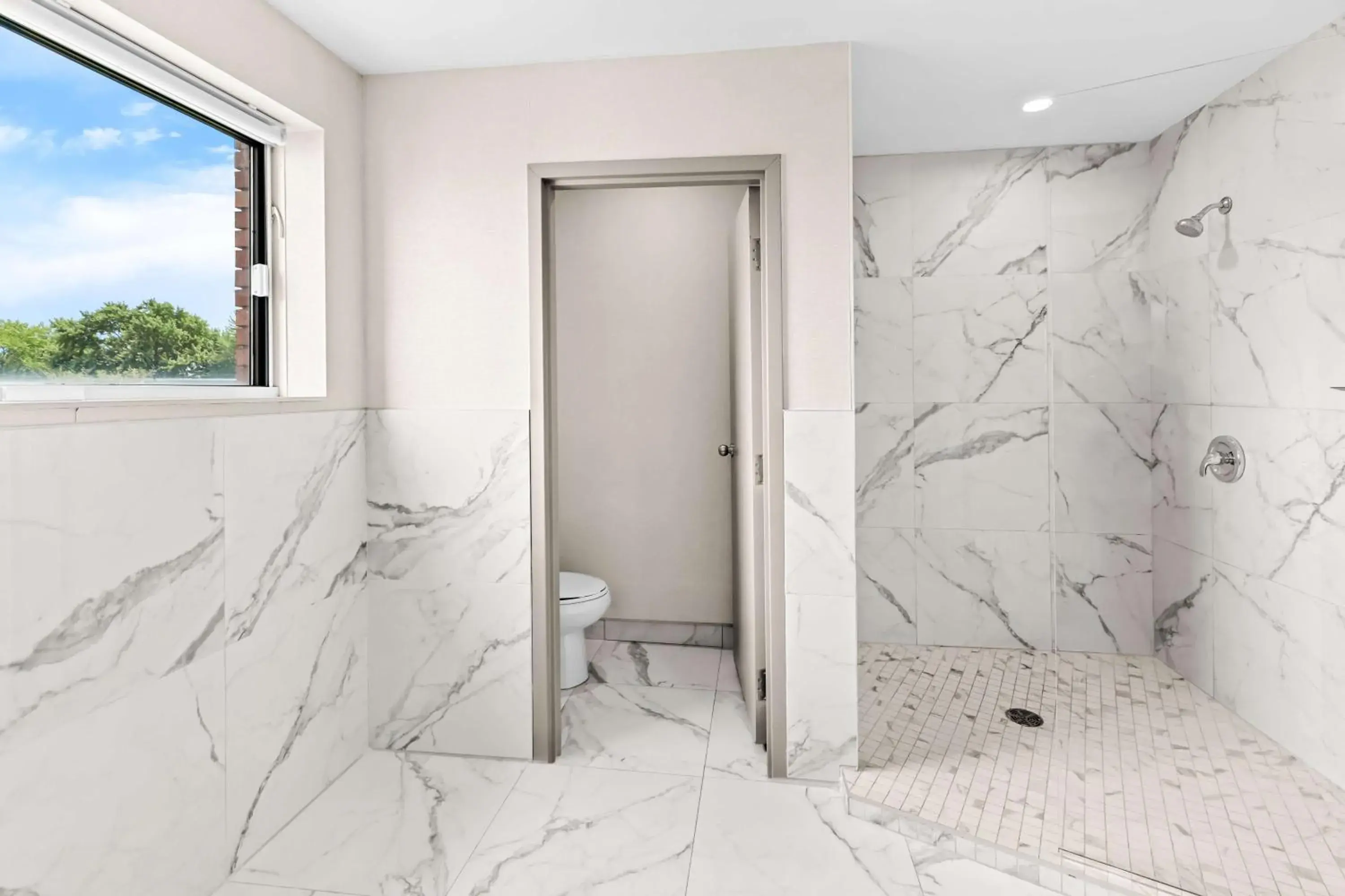 Family Queen Room with Two Queen Beds - Sofabed/Non-Smoking in Best Western Plus Montreal East Family Queen Room with Two Queen Beds - Sofabed/Non-Smoking in Best Western Plus Montreal East