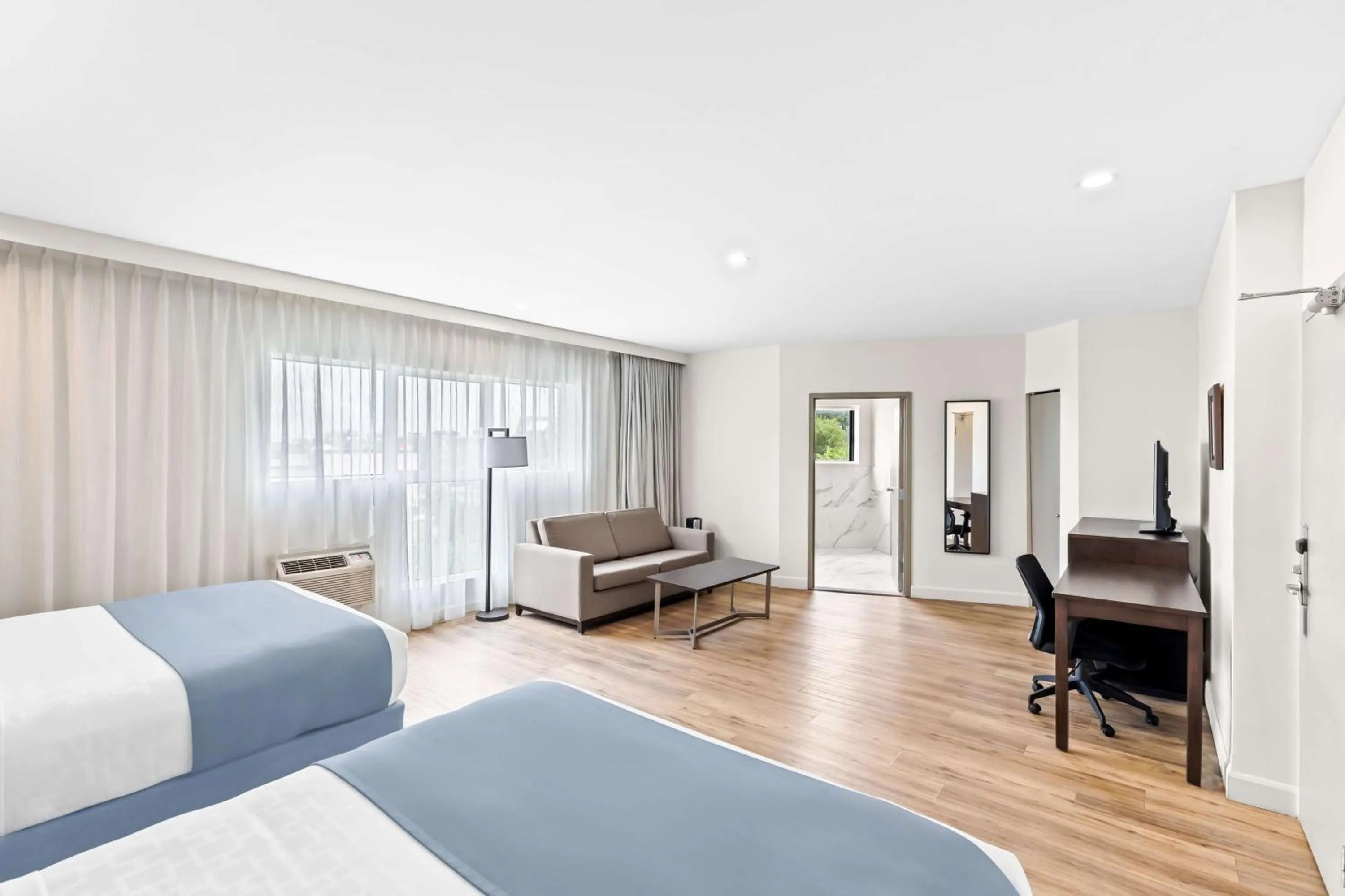 Bedroom, Bed in Best Western Plus Montreal East