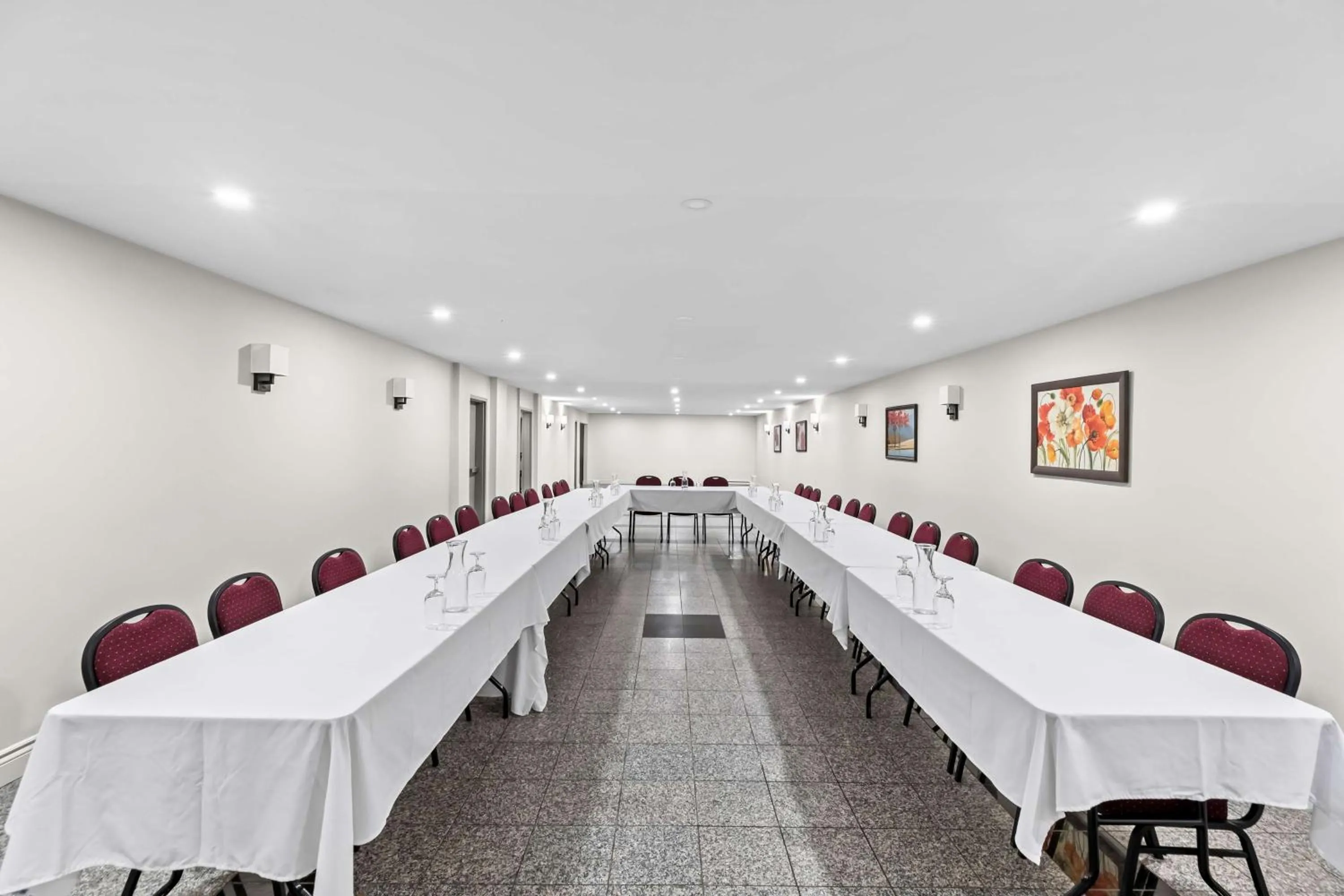 Meeting/conference room in Best Western Plus Montreal East