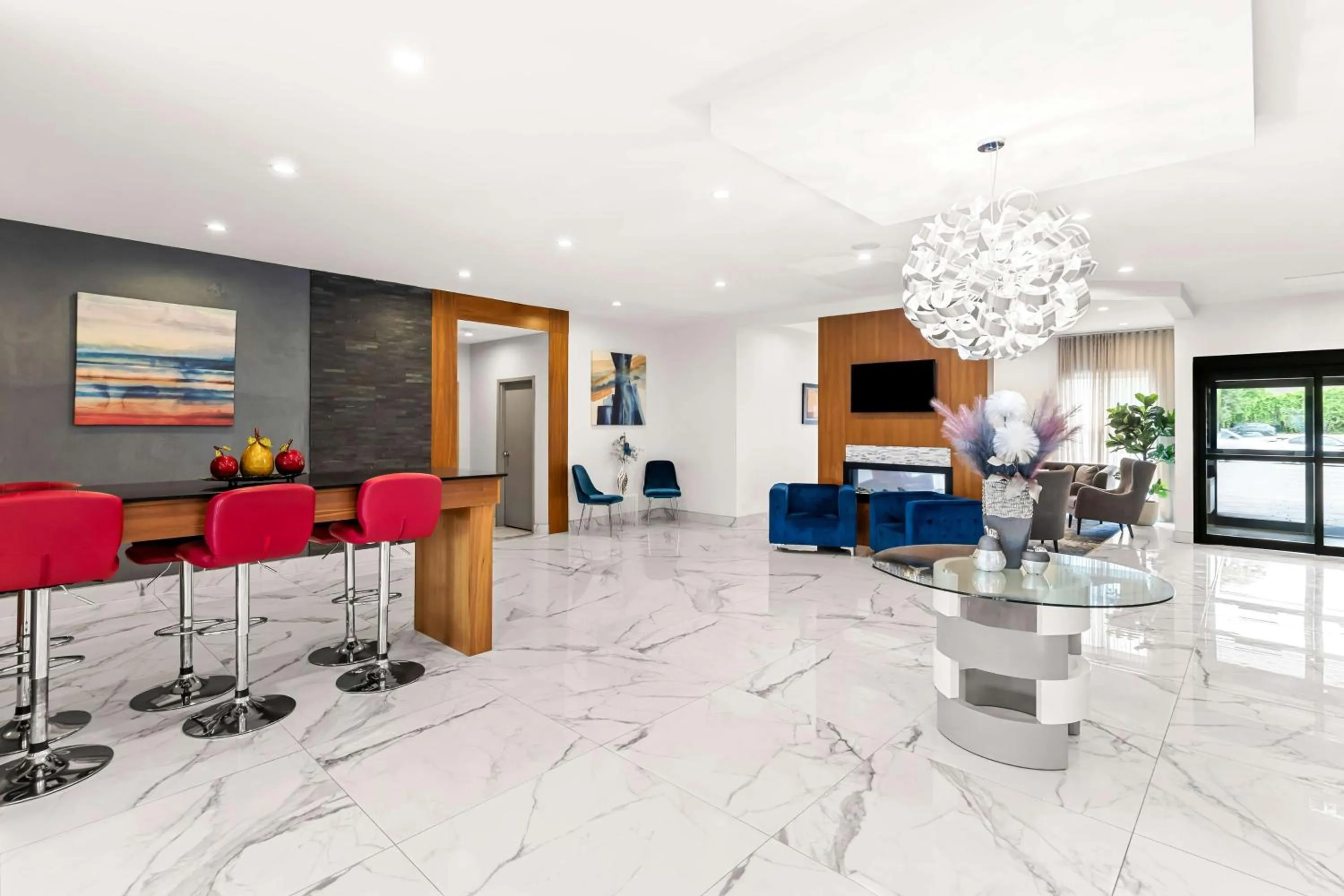 Lobby or reception in Best Western Plus Montreal East