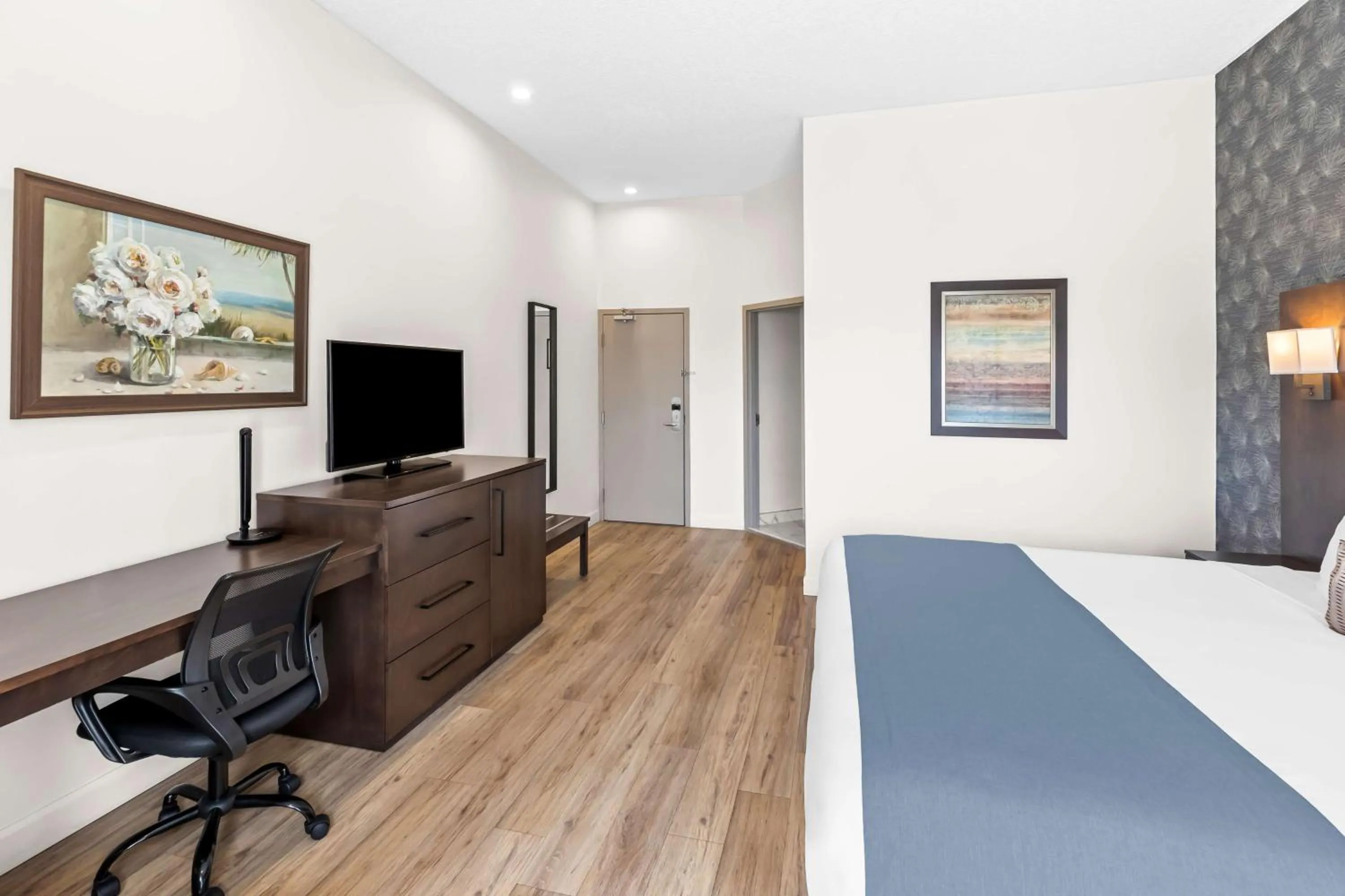 Bedroom, Bed in Best Western Plus Montreal East