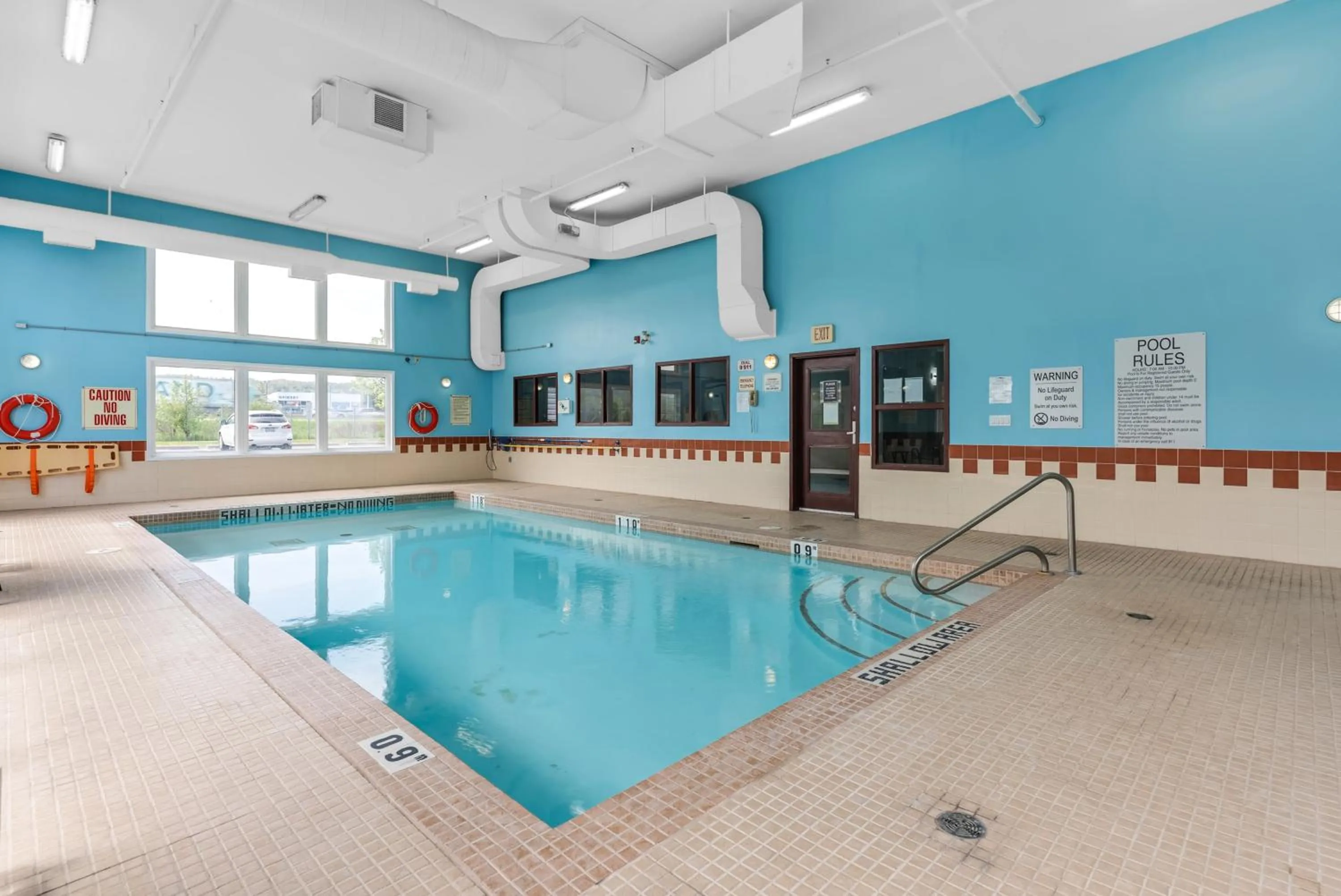 Swimming pool in Quality Inn & Suites