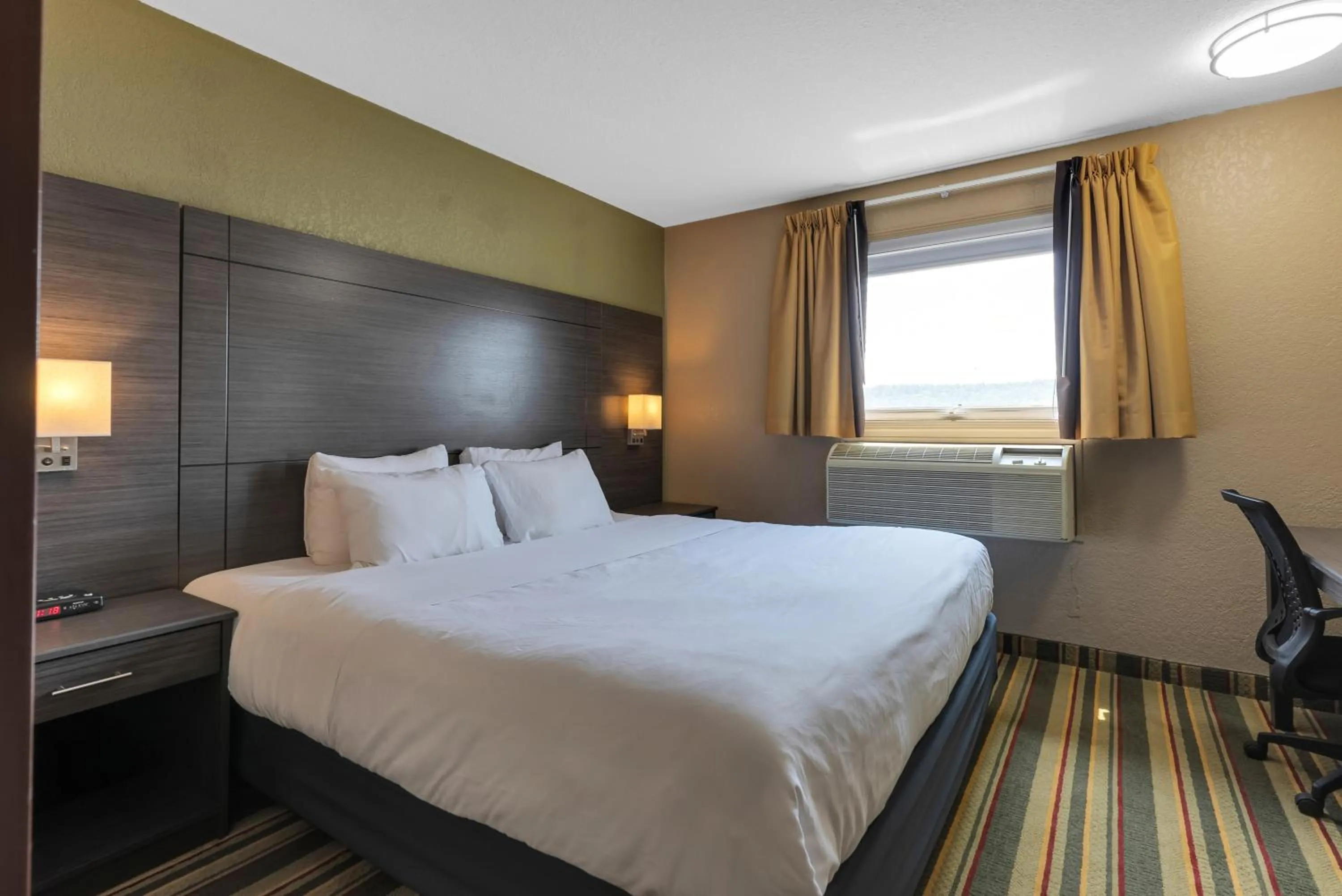 Bed in Quality Inn & Suites