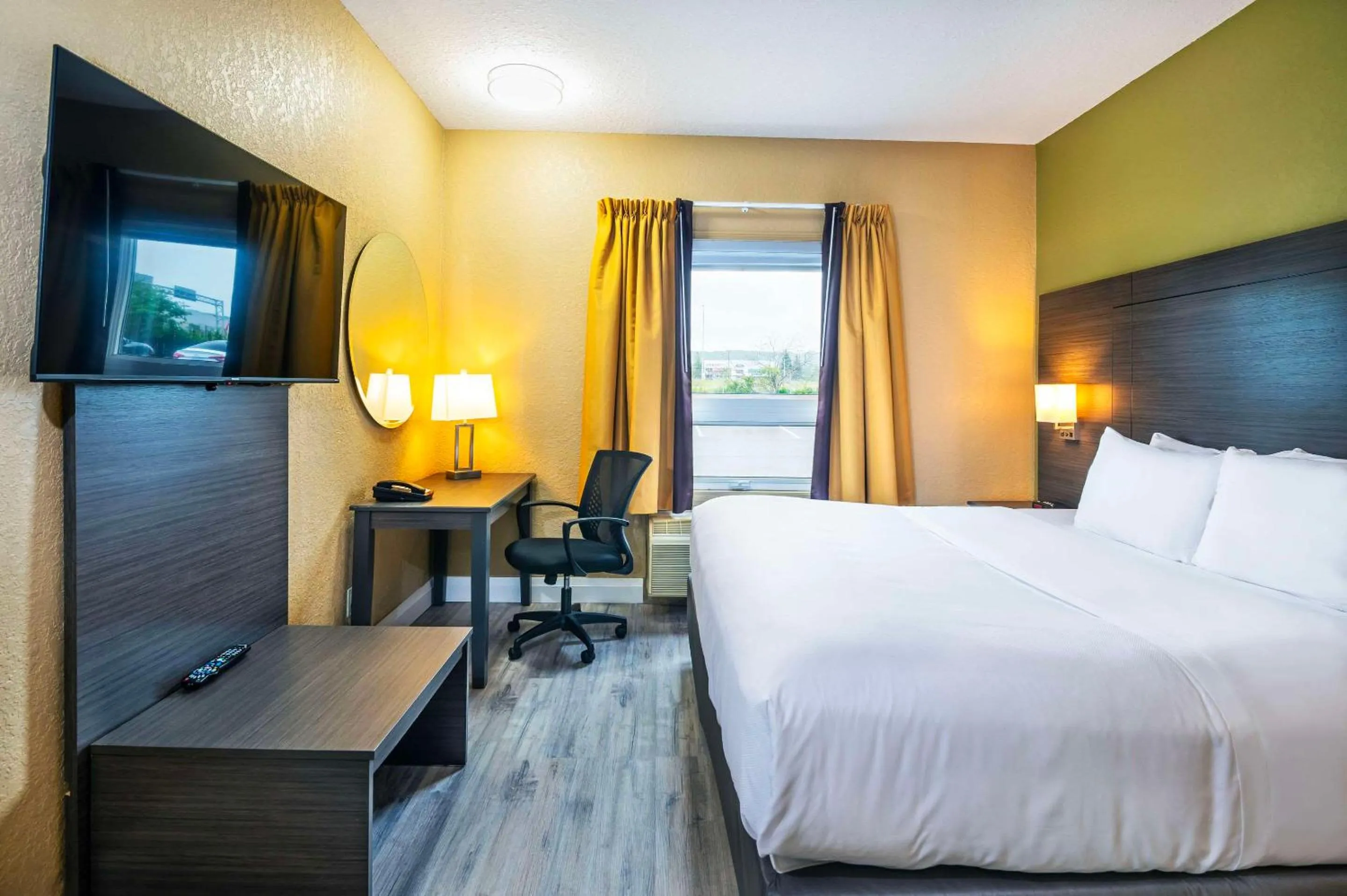 Bedroom, Bed in Quality Inn & Suites