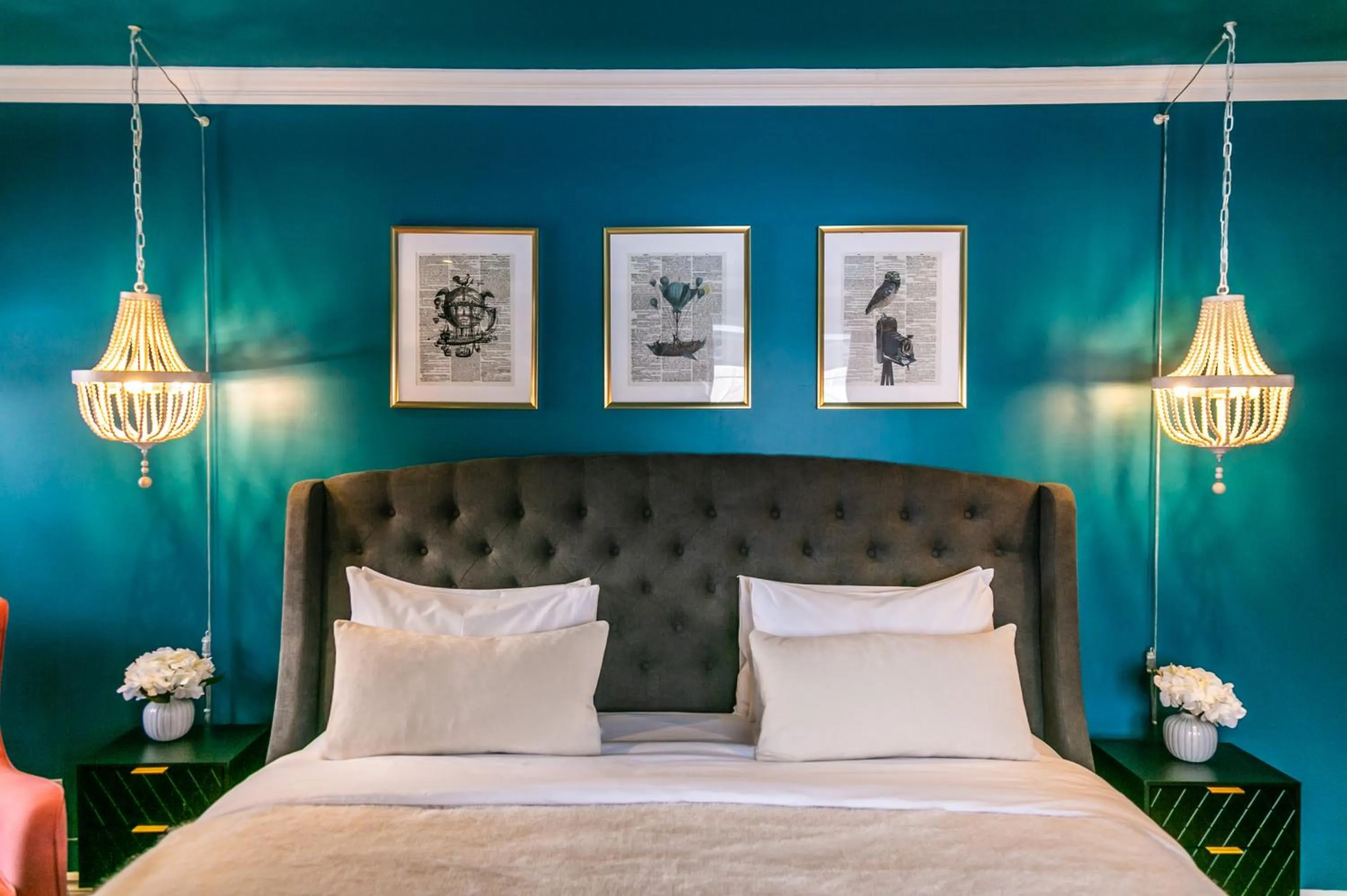 Bed in Manoir Becancourt Hotel