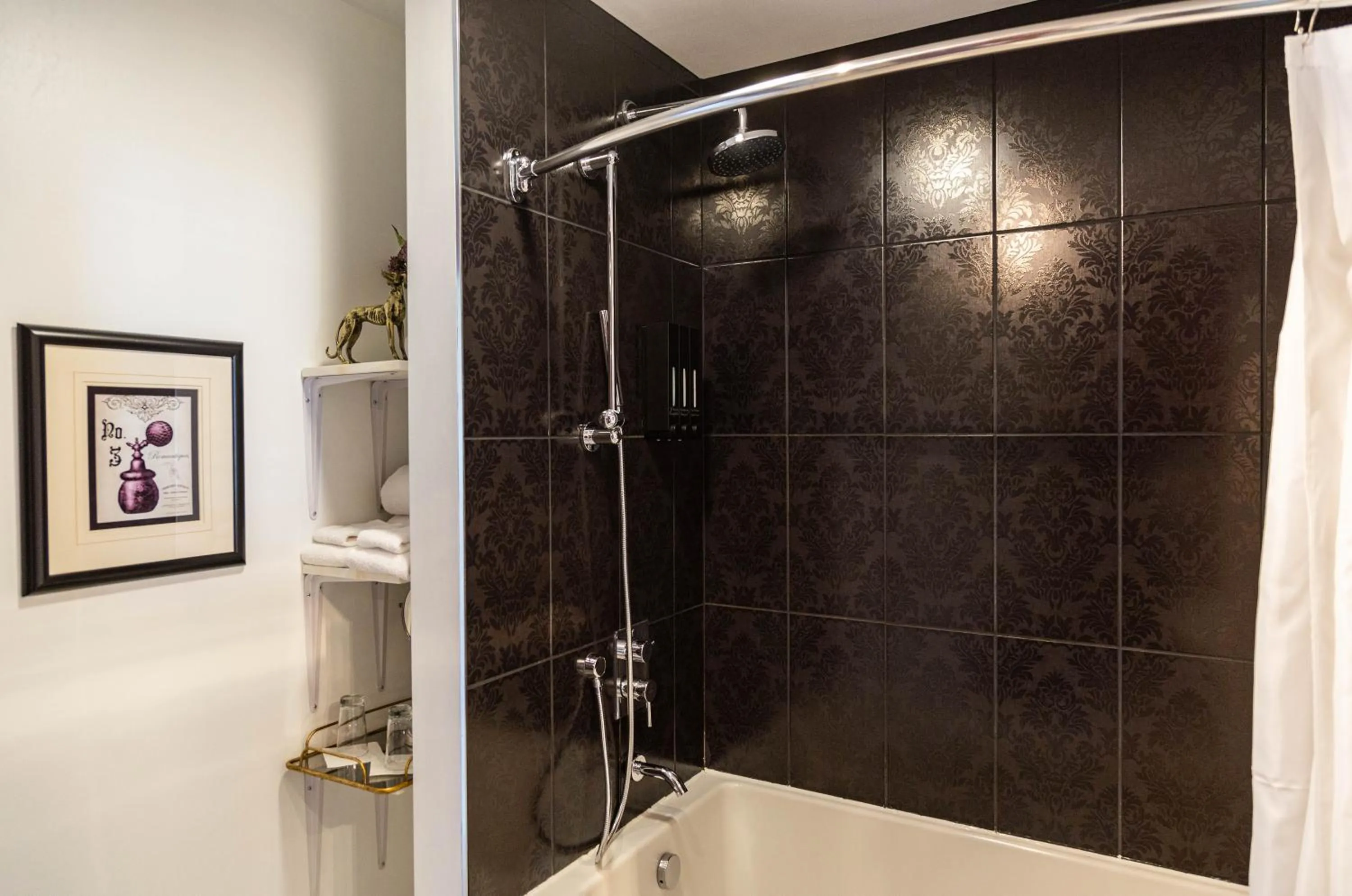 Bathroom in Manoir Becancourt Hotel