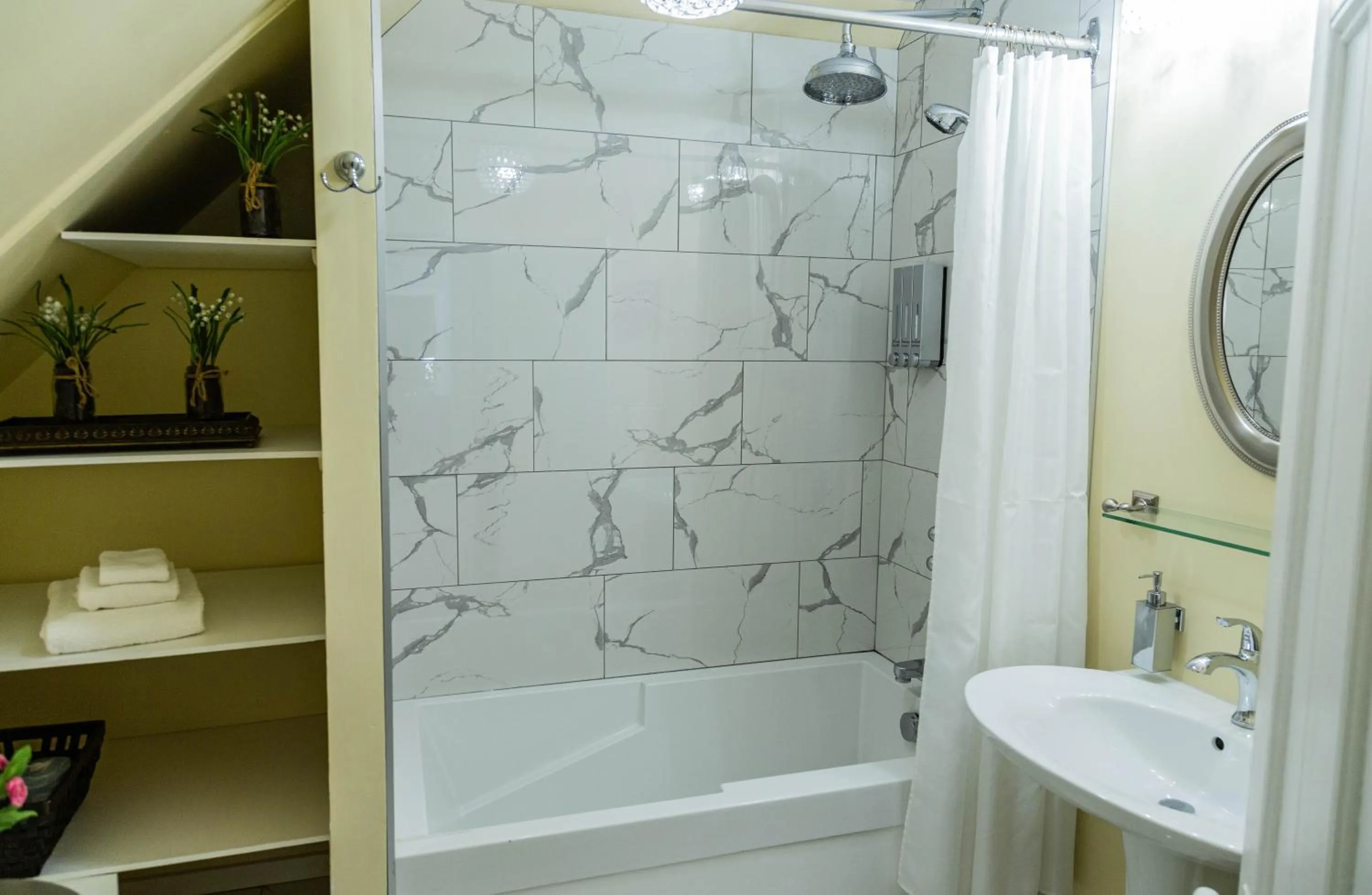Bathroom in Manoir Becancourt Hotel
