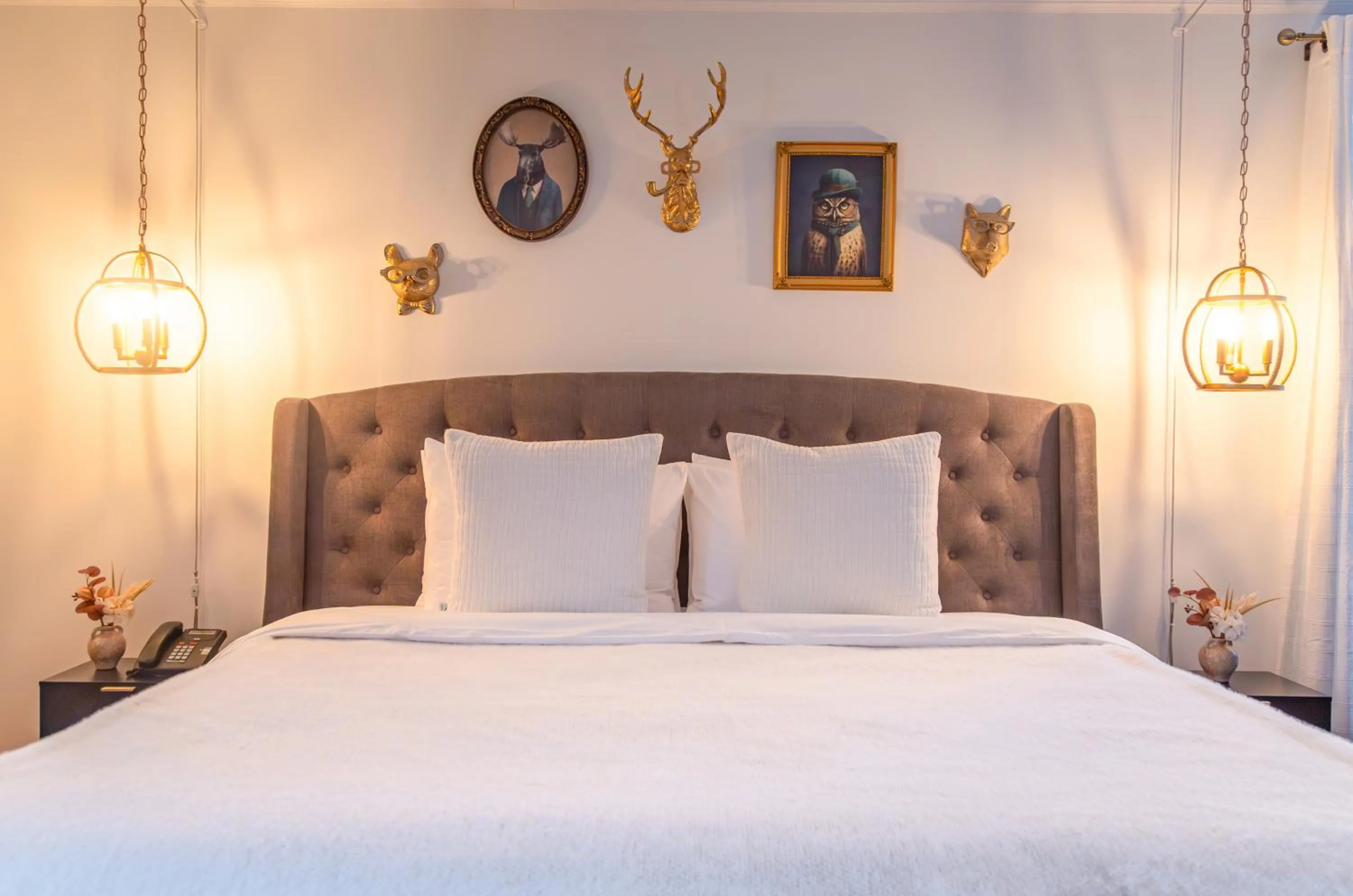 Bed in Manoir Becancourt Hotel