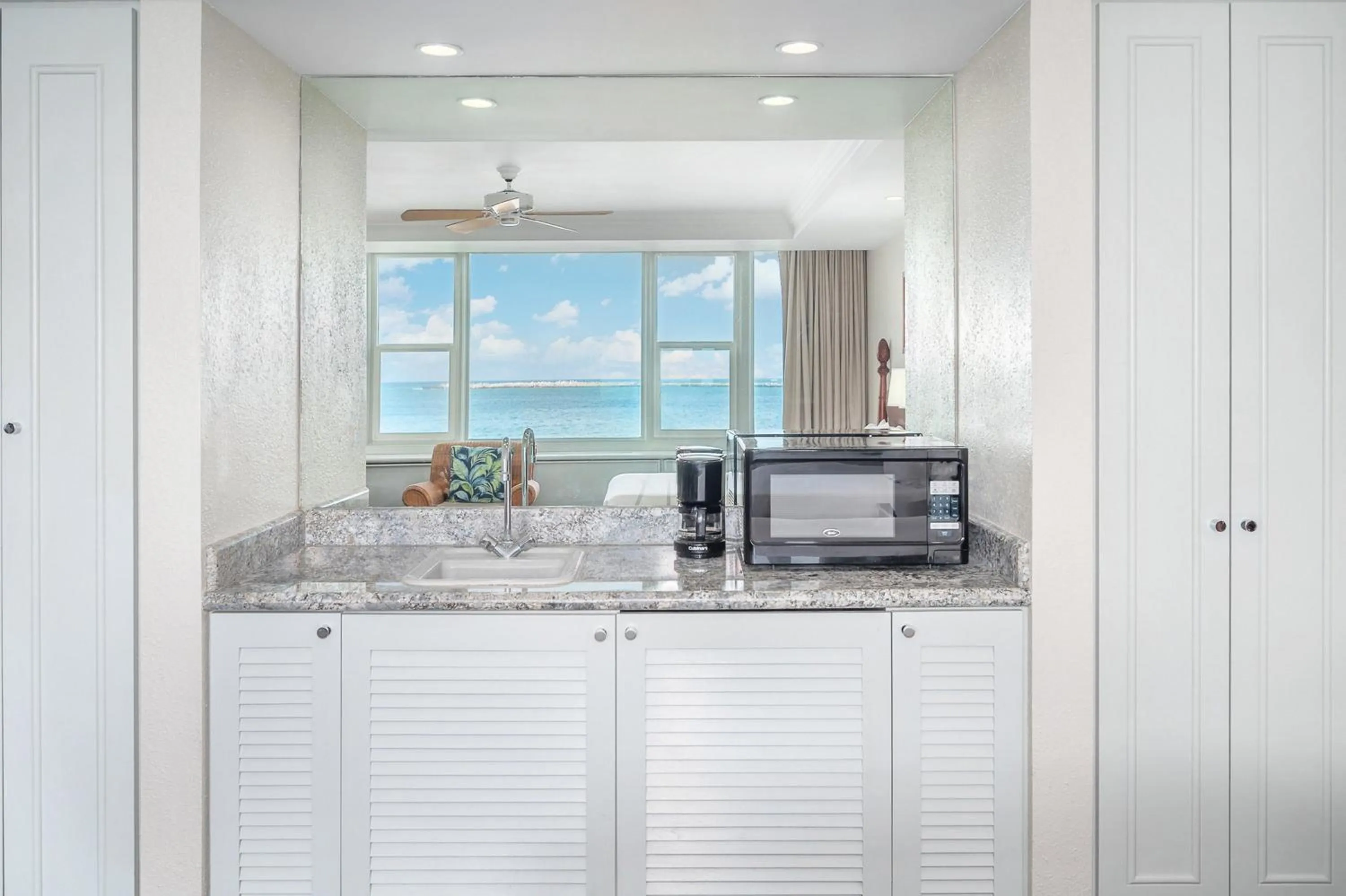 Photo of the whole room in Maui Beach Hotel