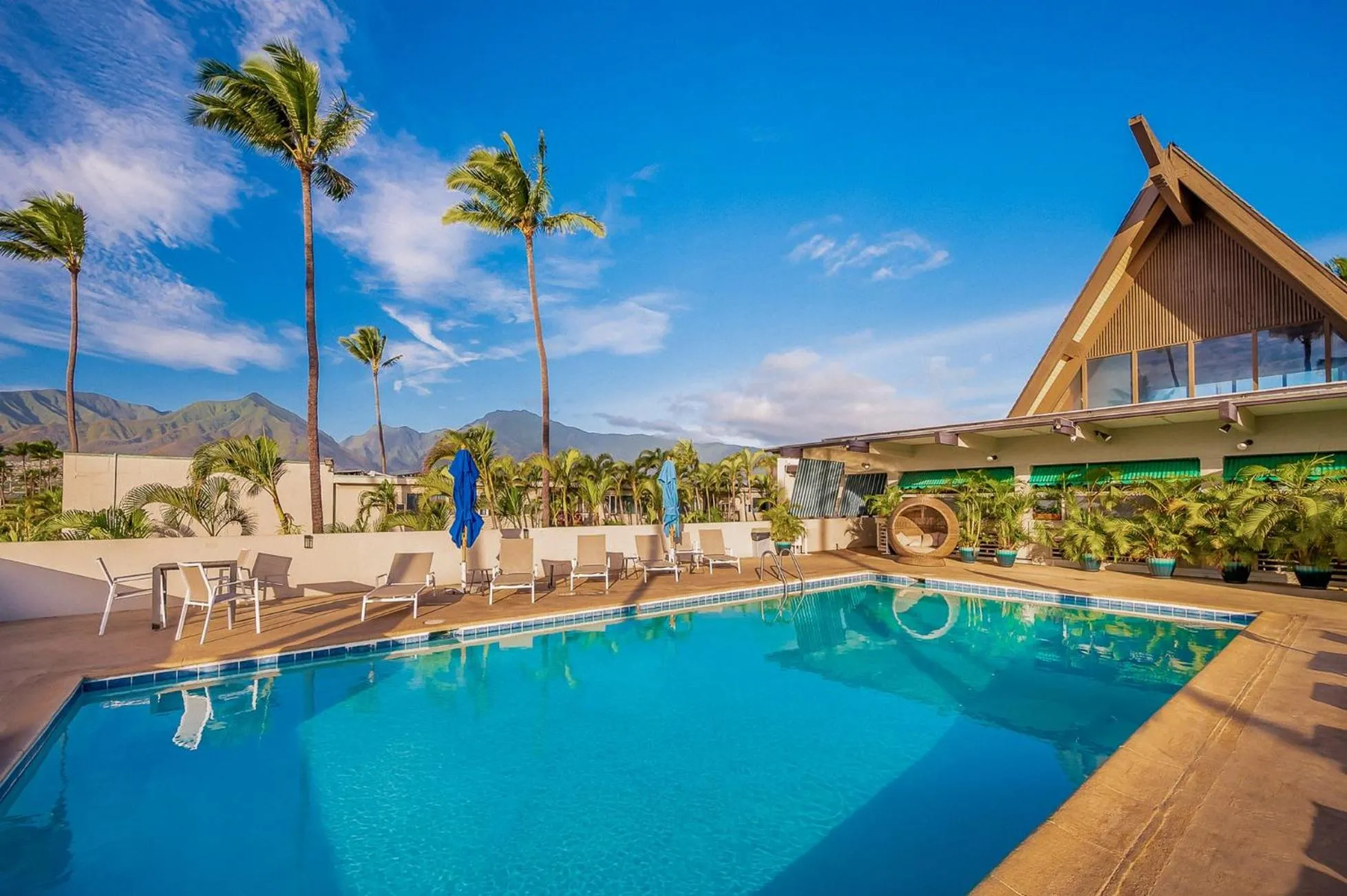 Swimming pool in Maui Beach Hotel