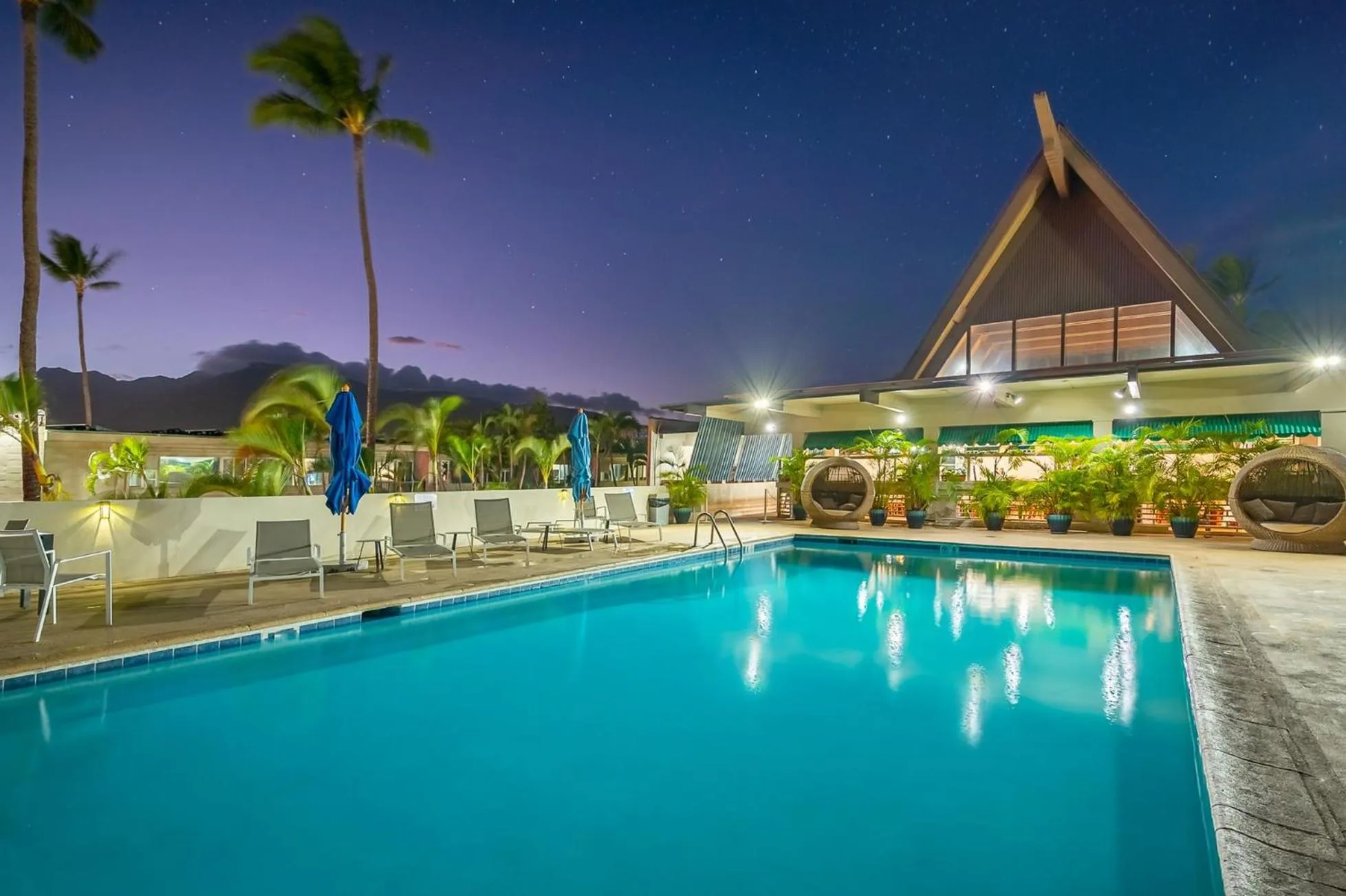 Swimming pool in Maui Beach Hotel