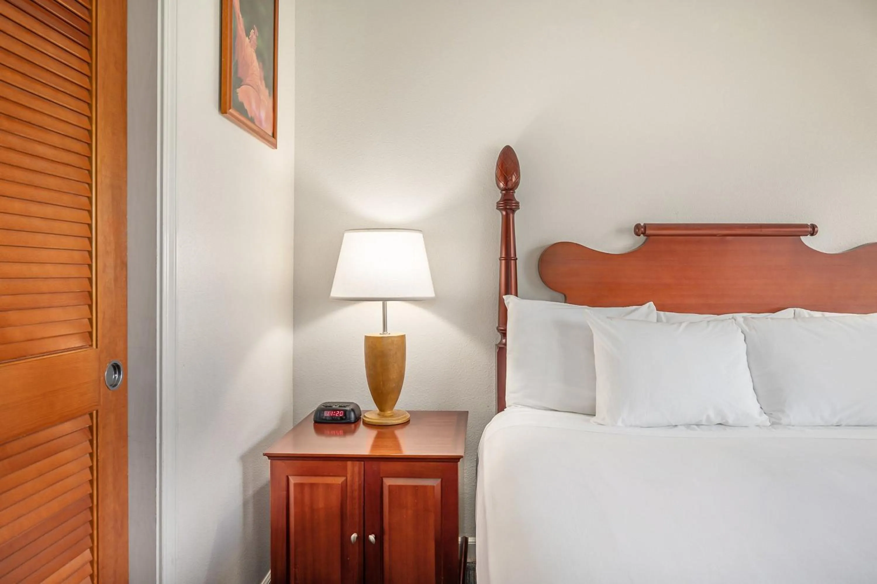 Photo of the whole room, Bed in Maui Beach Hotel