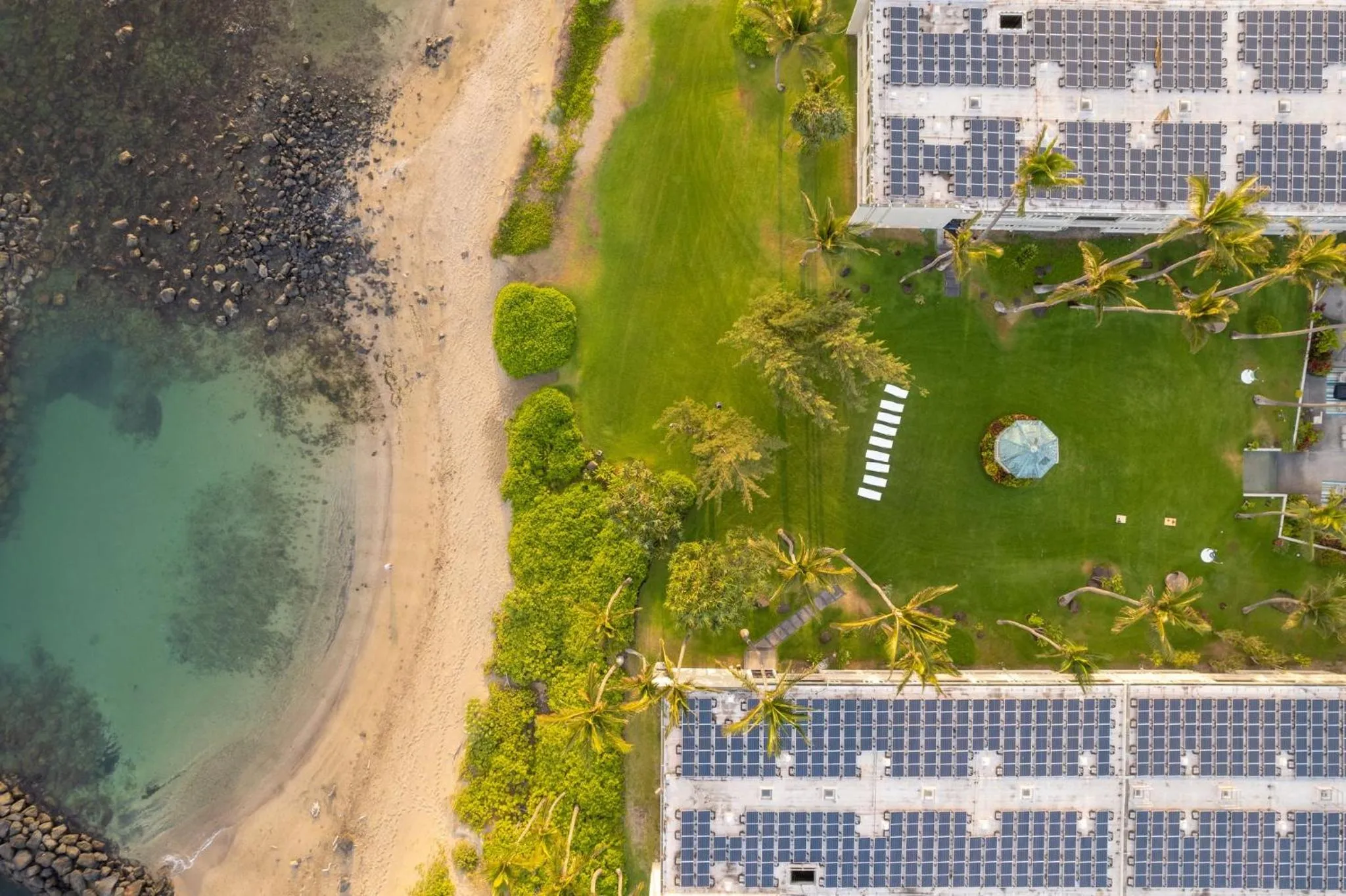 Property building in Maui Beach Hotel