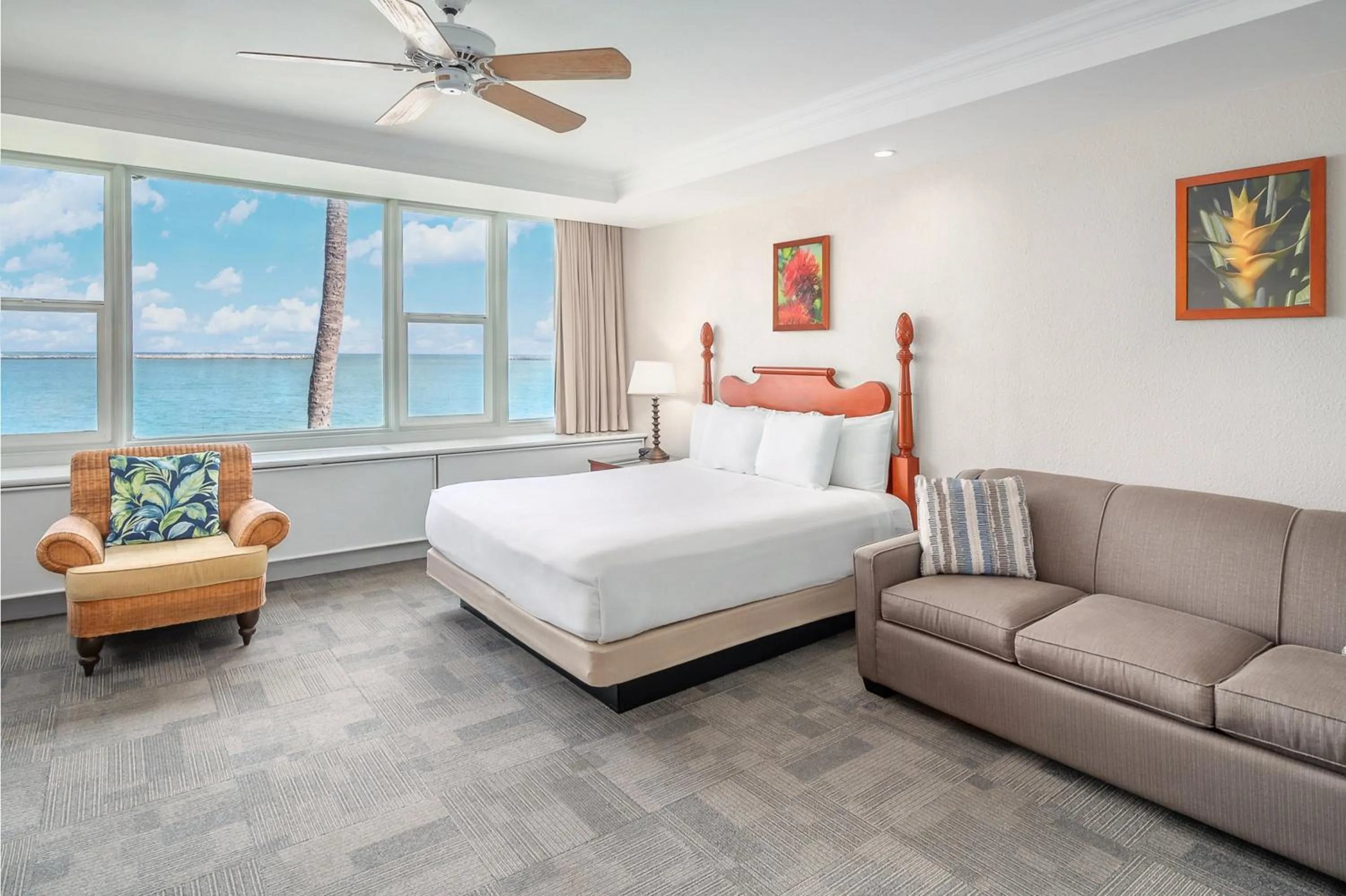 Photo of the whole room, Bed in Maui Beach Hotel