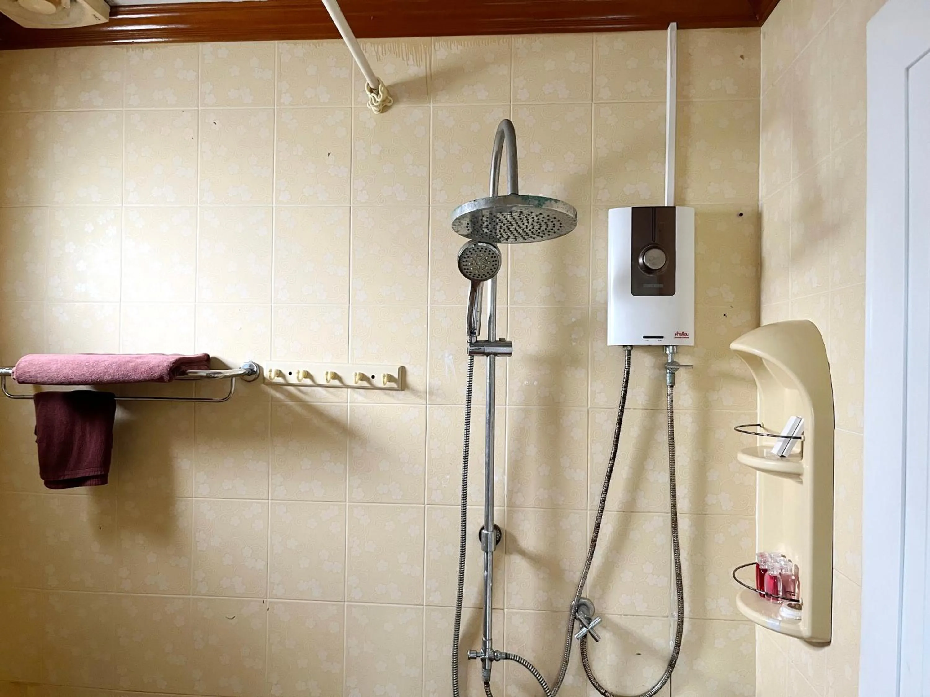 Shower in Patong Lamai Residence
