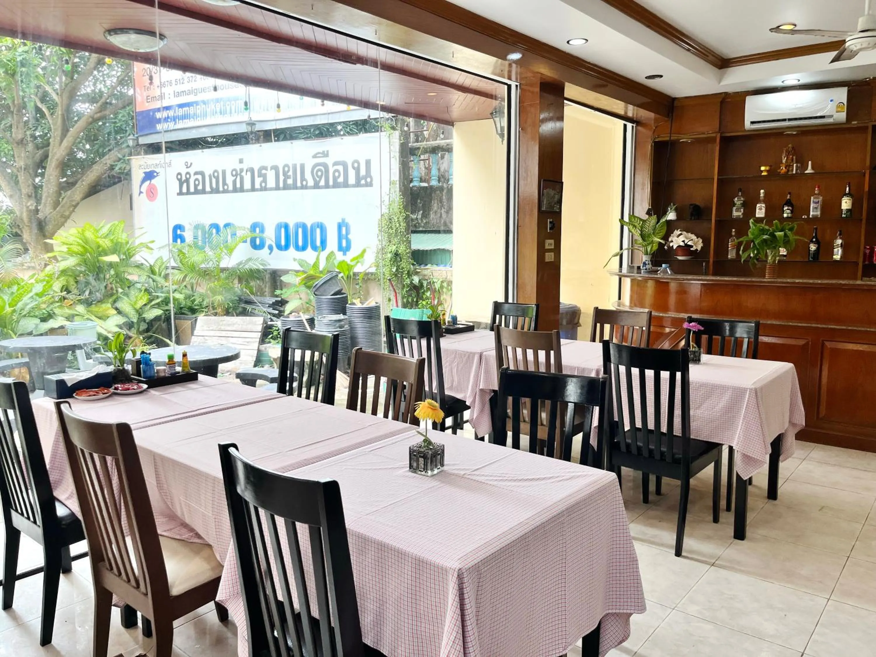 Restaurant/places to eat in Patong Lamai Residence