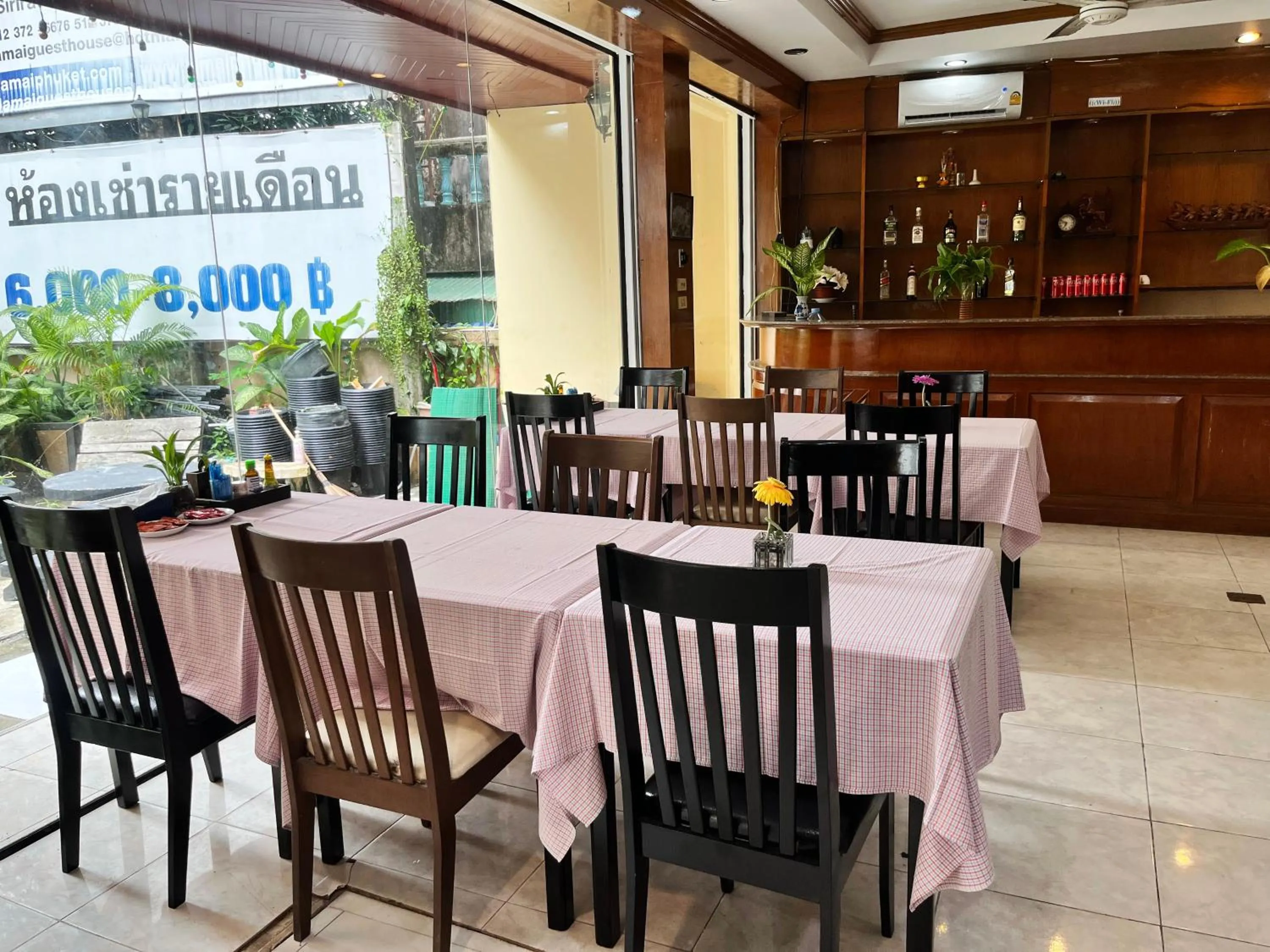 Restaurant/places to eat in Patong Lamai Residence