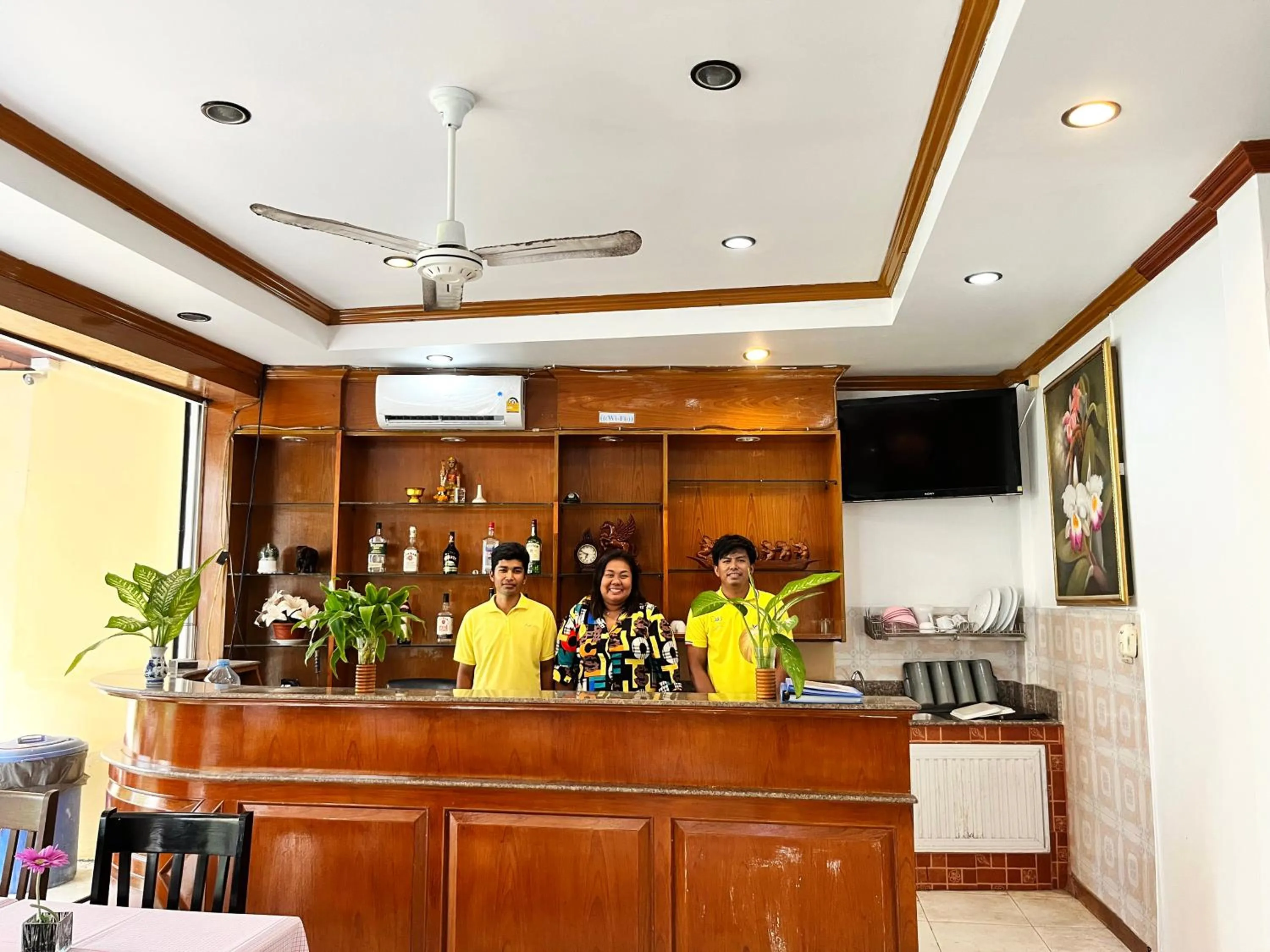 Restaurant/places to eat in Patong Lamai Residence