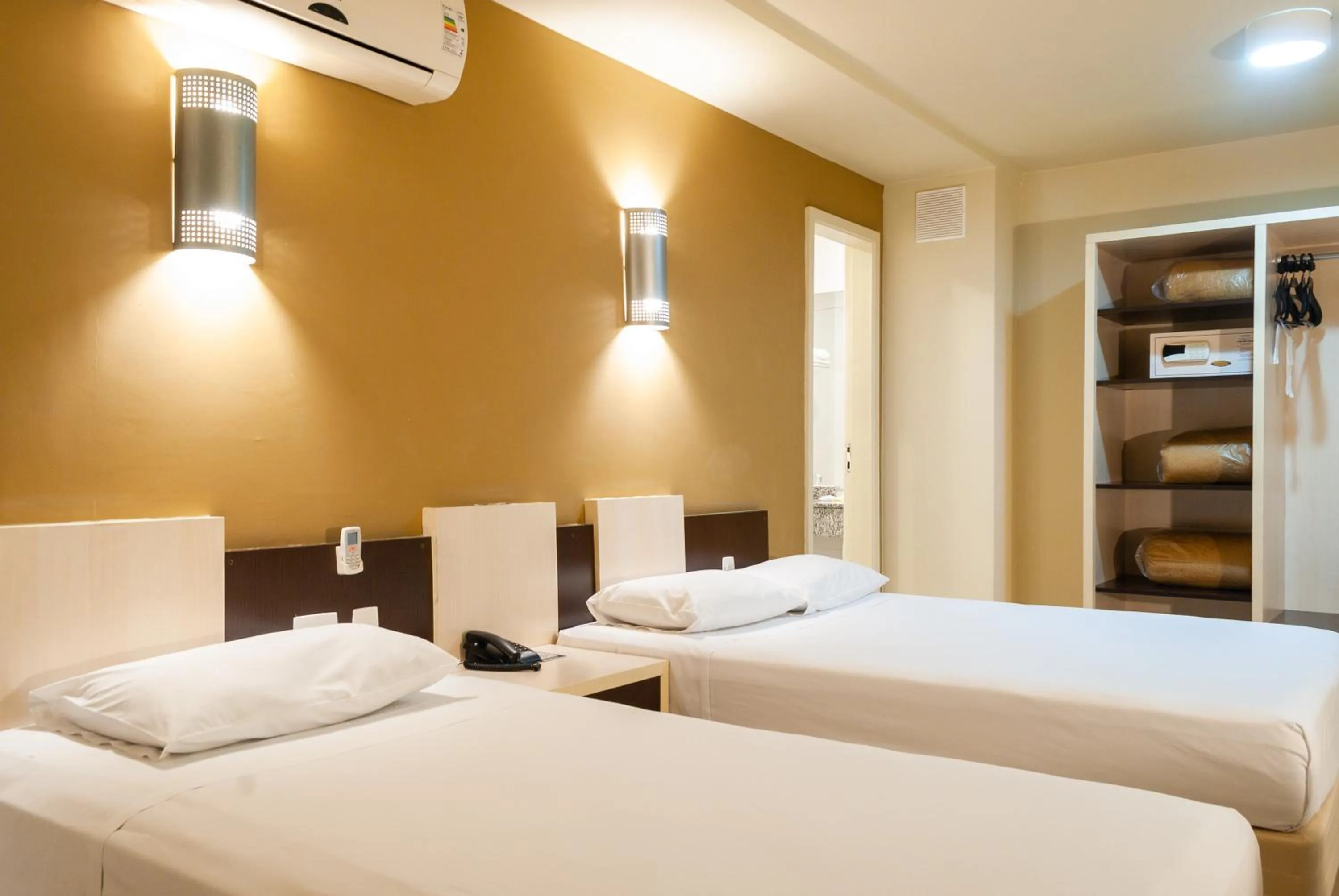 Bedroom, Bed in Master Curitiba Hotel - 1,6 km do Estádio Couto Pereira - Show