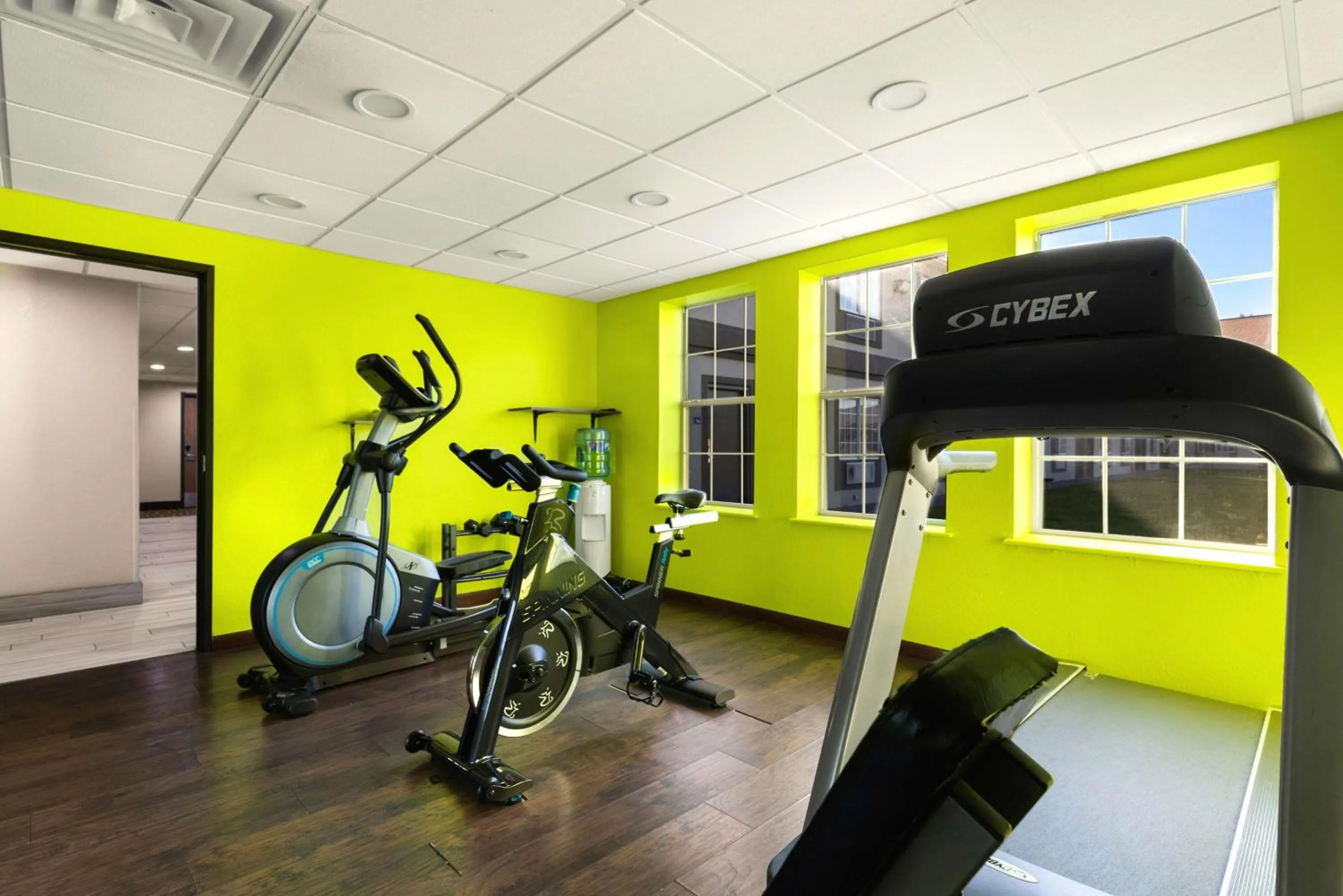 Fitness centre/facilities in SureStay Plus Hotel by Best Western Tulsa East