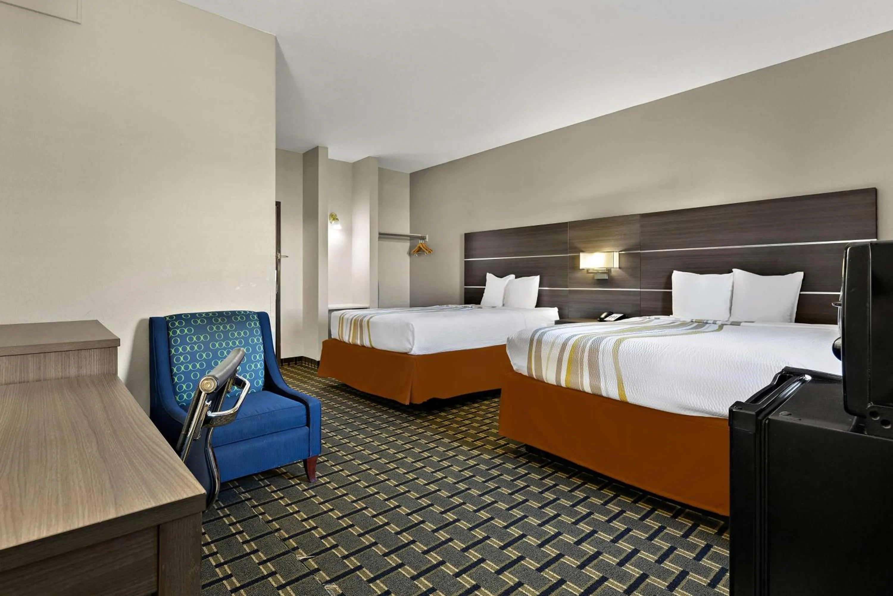 Bedroom, Bed in SureStay Plus Hotel by Best Western Tulsa East
