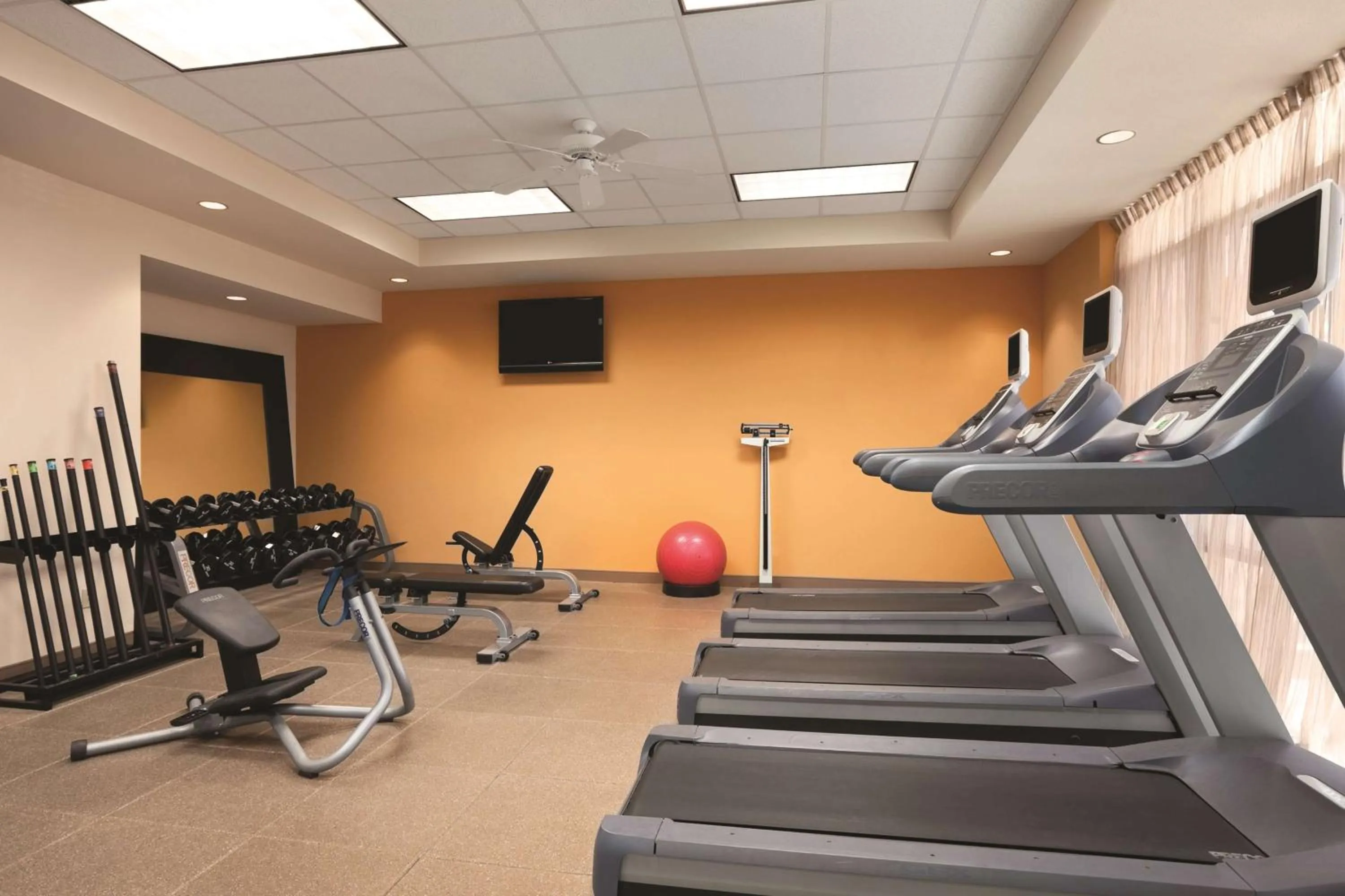 Fitness centre/facilities in Embassy Suites East Peoria Hotel and Riverfront Conference Center