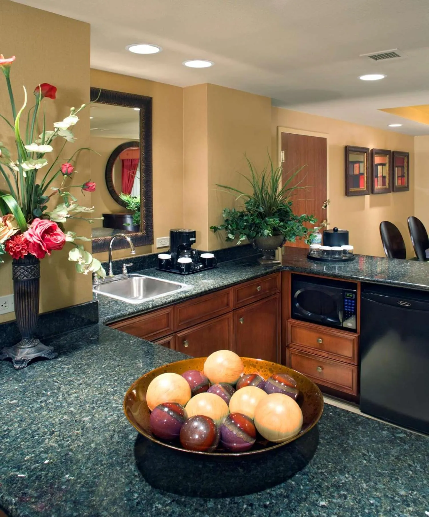 Bed in Embassy Suites East Peoria Hotel and Riverfront Conference Center