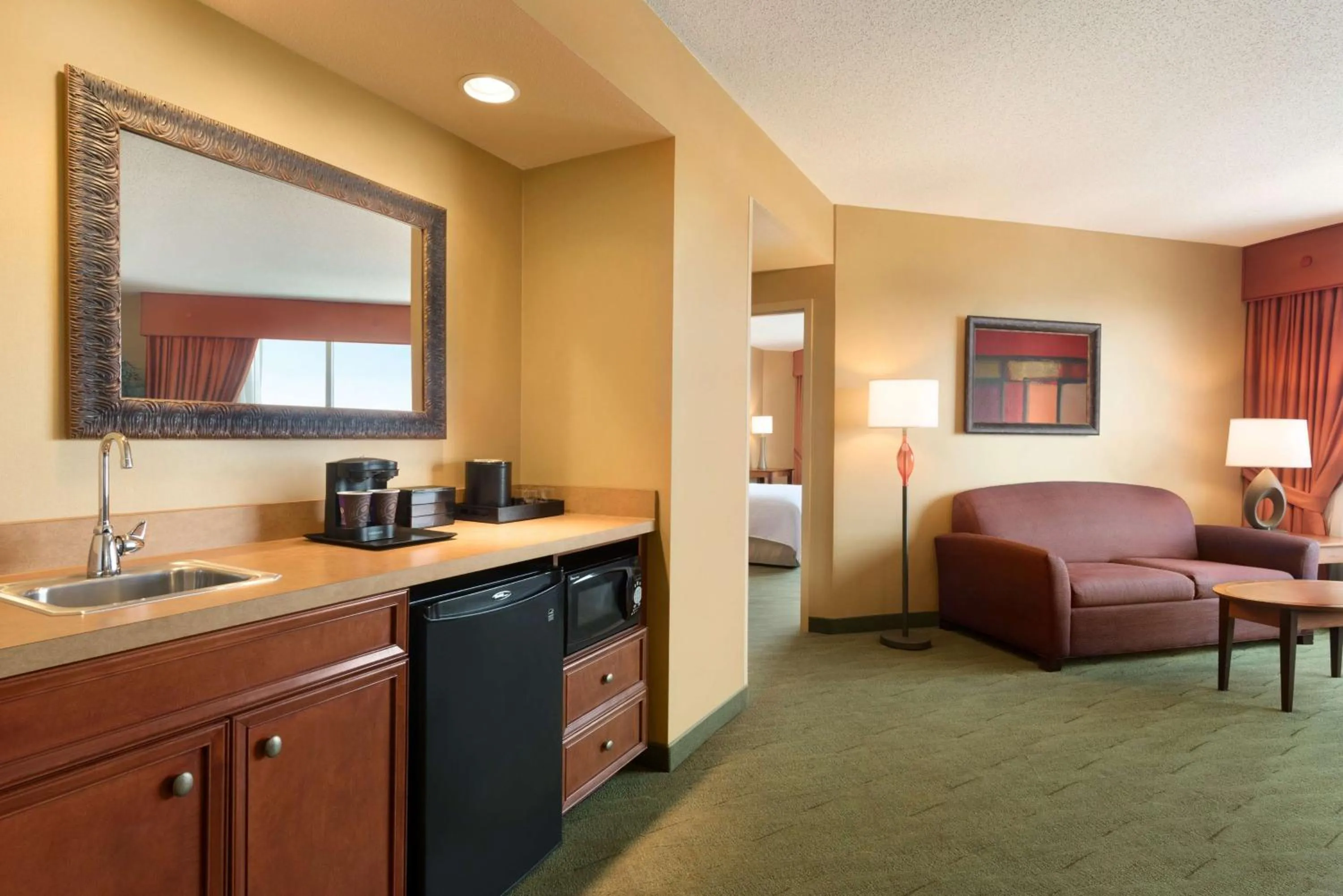 Bedroom, Bed in Embassy Suites East Peoria Hotel and Riverfront Conference Center