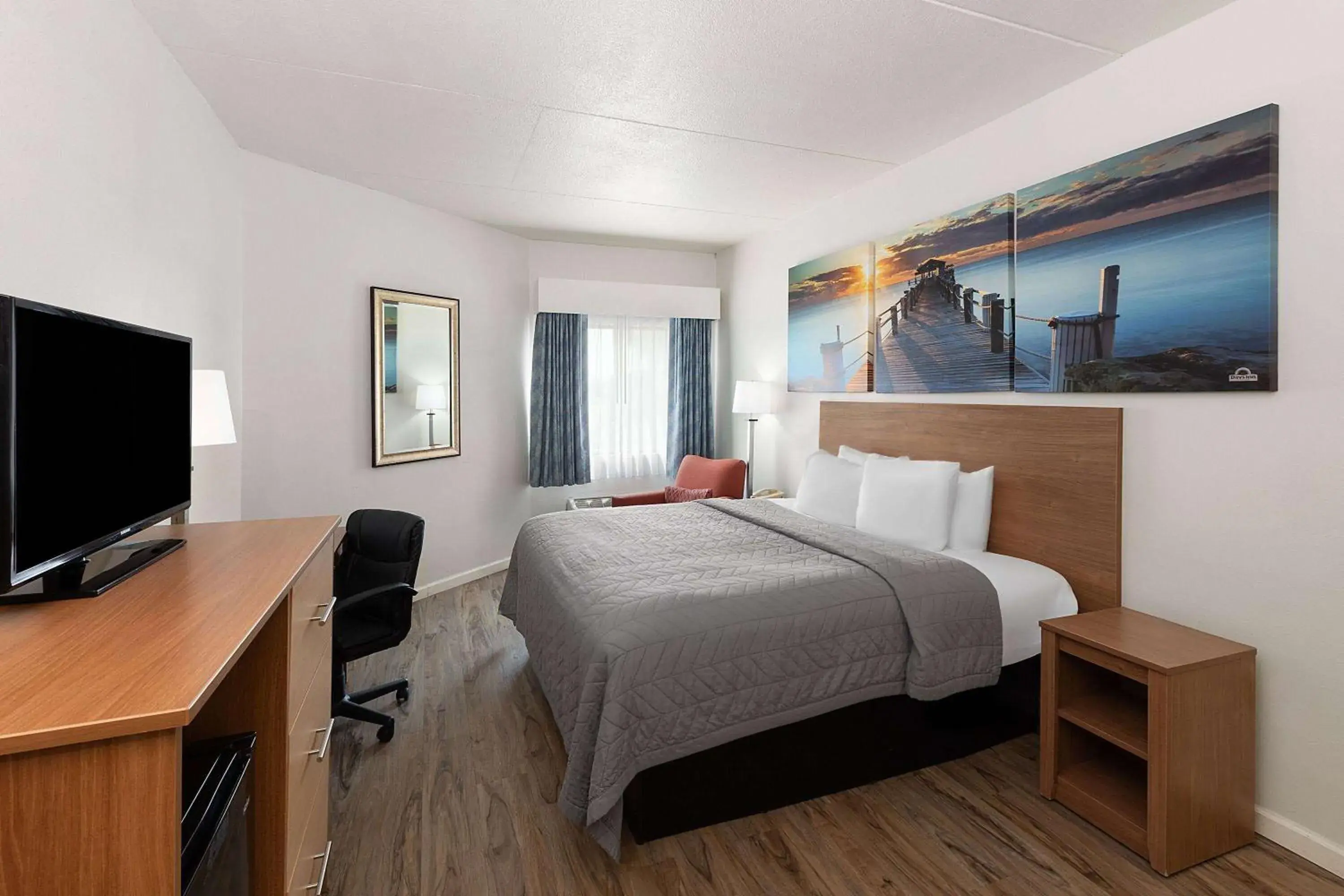 King Room - Non-Smoking in Days Inn by Wyndham Biloxi Beach King Room - Non-Smoking in Days Inn by Wyndham Biloxi Beach